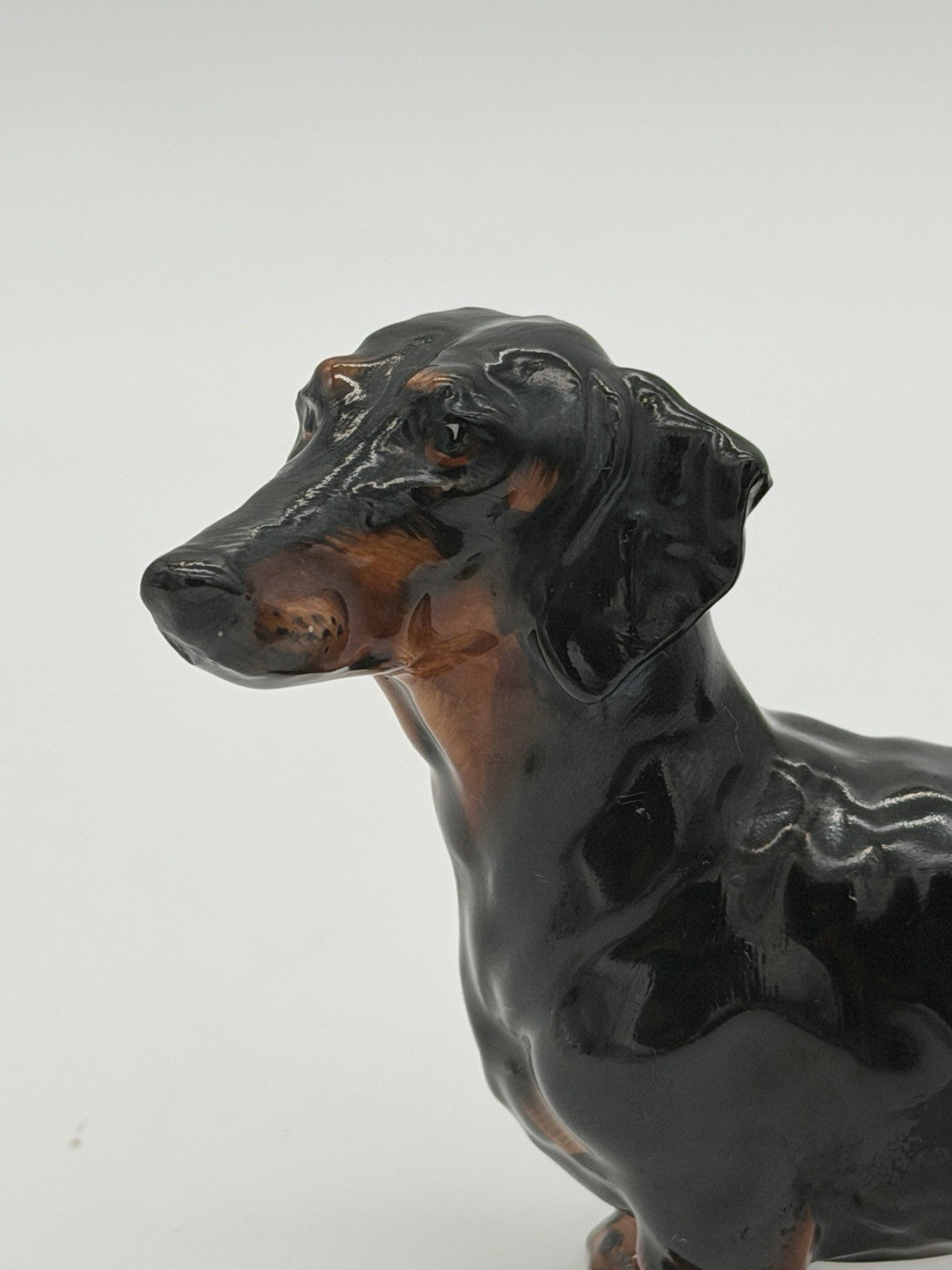 Royal Doulton England Porcelain HN1120 Dachshund Dog Figurine 4”x6” Mint