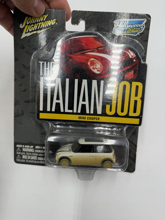 Johnny Lightning Hollywood the Italian Job 2003 Mini Cooper  White / Dusty