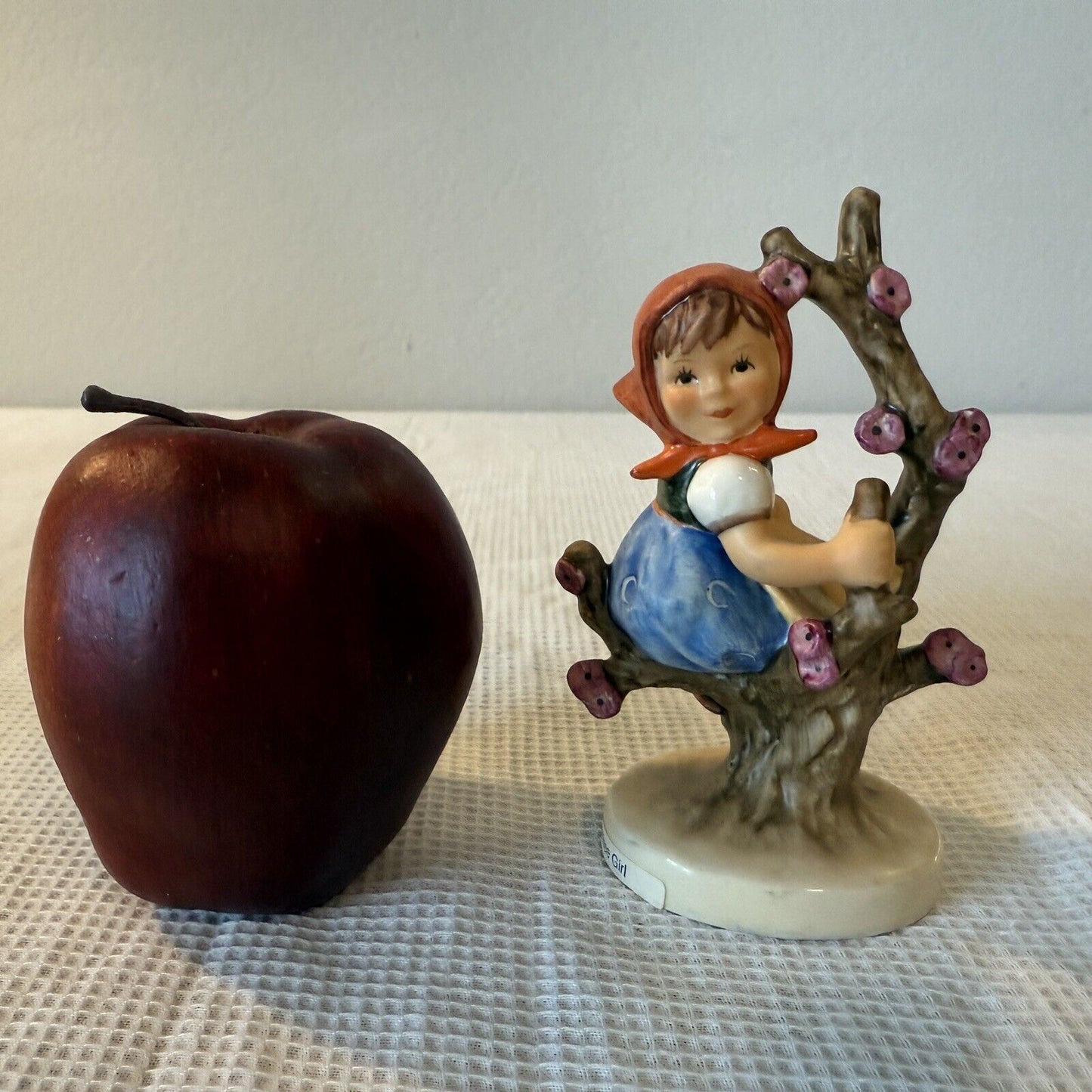 Goebel Hummel Figurine #141 3/0 Apple Tree Girl 4in Tall Germany Red Scarf