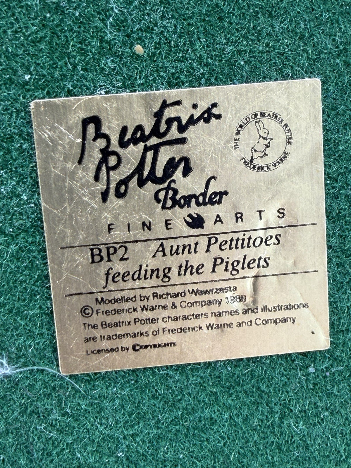 Border Arts Scotland Beatrix Potter Aunt Pettitoes Feeding the Piglets Figurine
