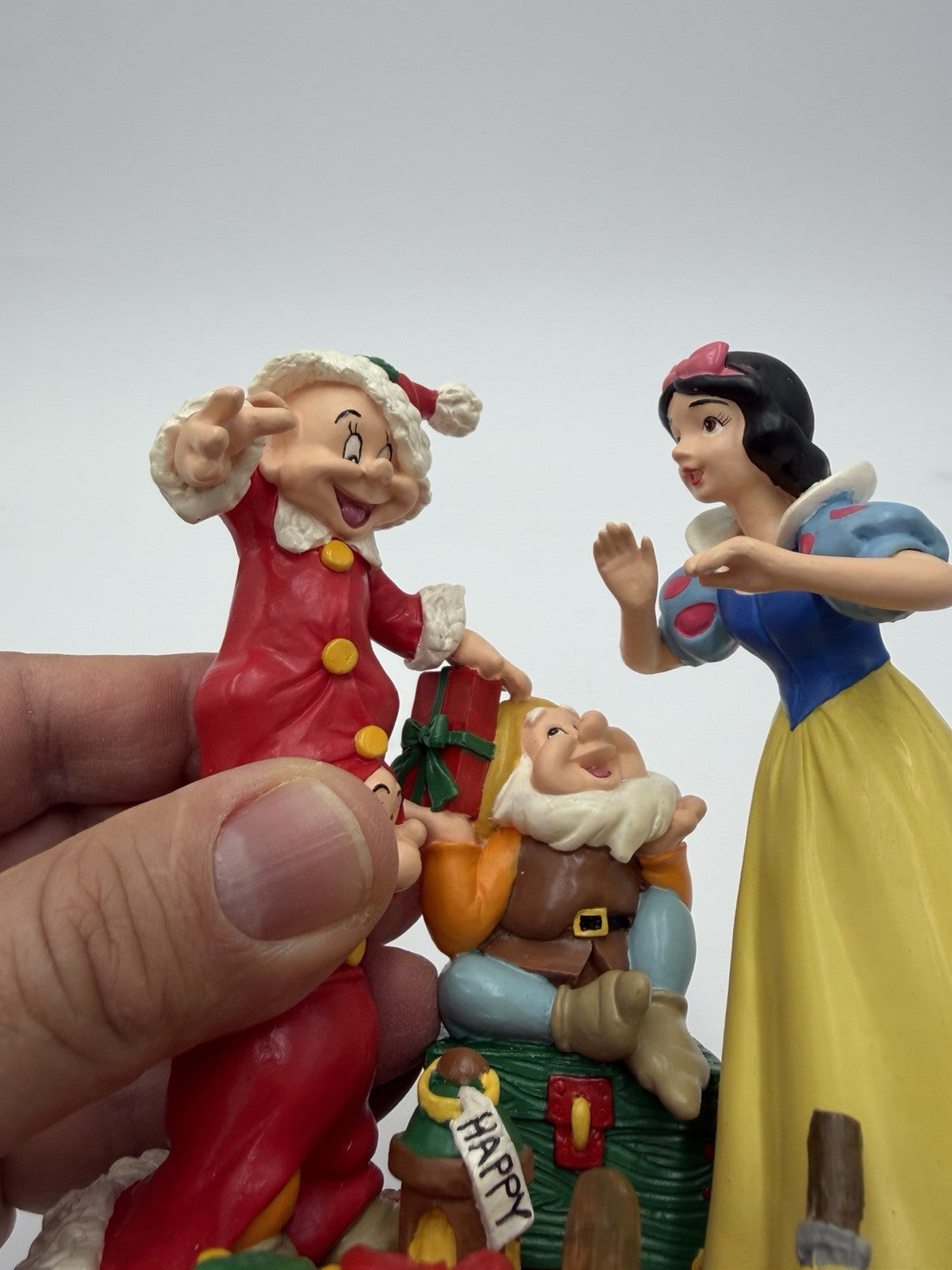 Disney Snow White & 7 Dwarfs 1999 Santas Best Stocking Hanger Vintage 6”H