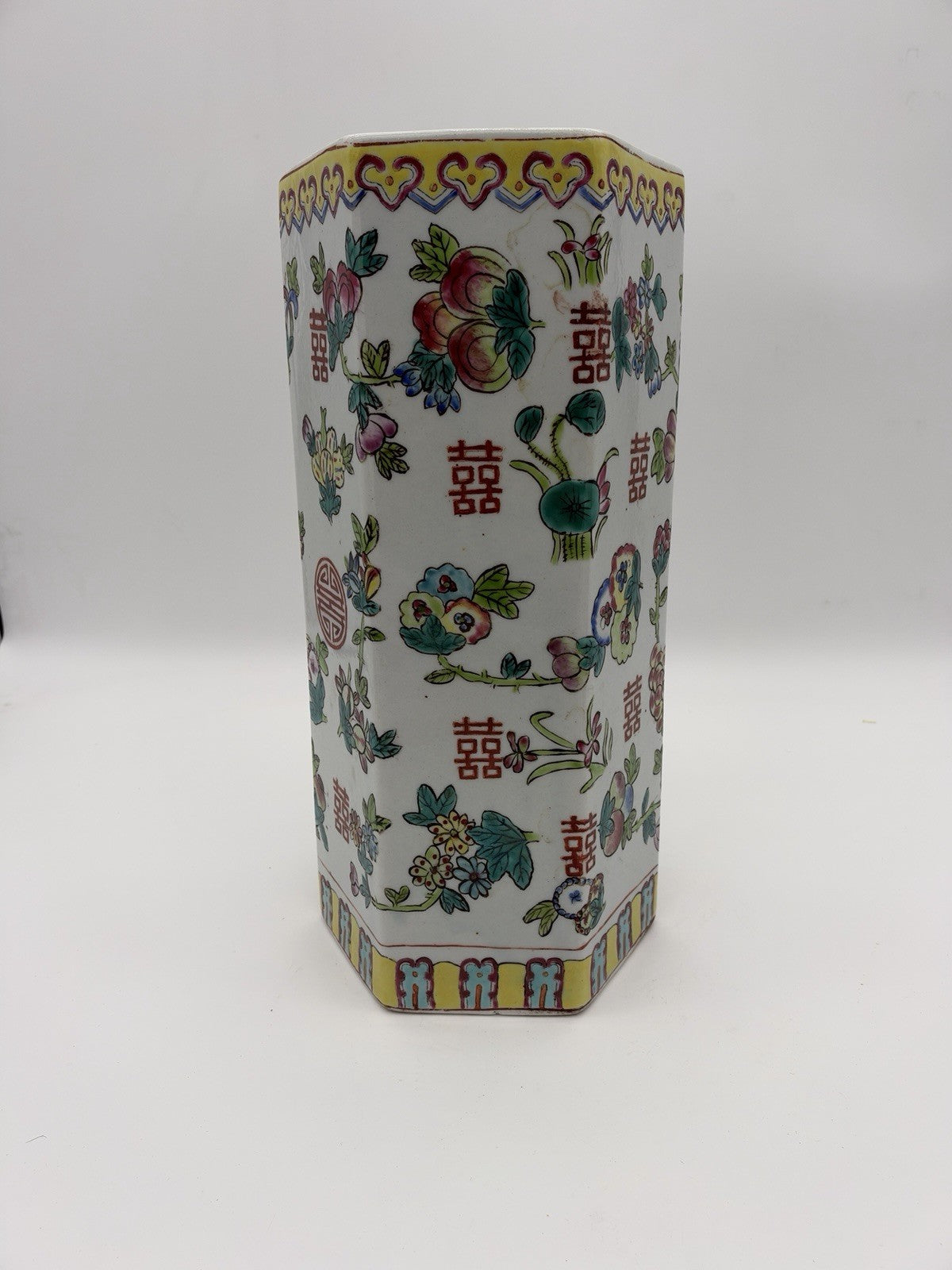 Antique Chinese hexagonal brush Porcelain Da Qing Tongzhi Nian Zhi Peaches Vase