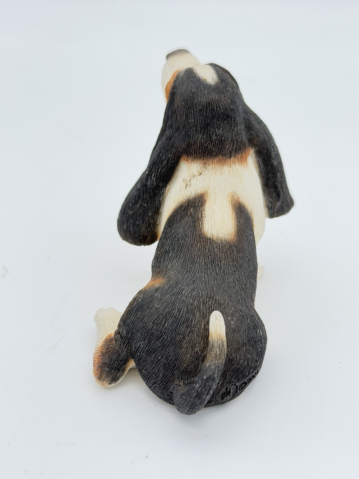 COUNTRY ARTISTS Bassett Hound Puppy Sitting Dog Figurine Resin Painted 2000