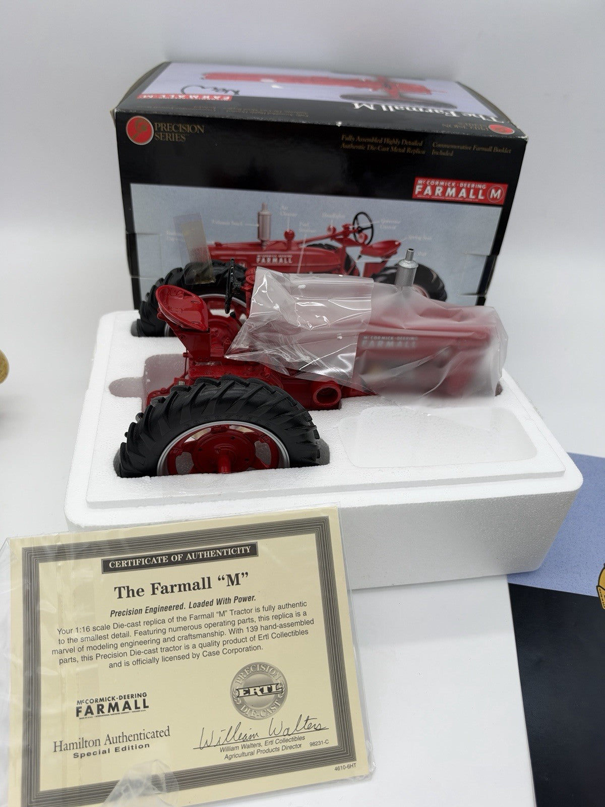 Ertl Farmall Super M Tractor 1/16 Precision Series McCormick 2001 Box & COA