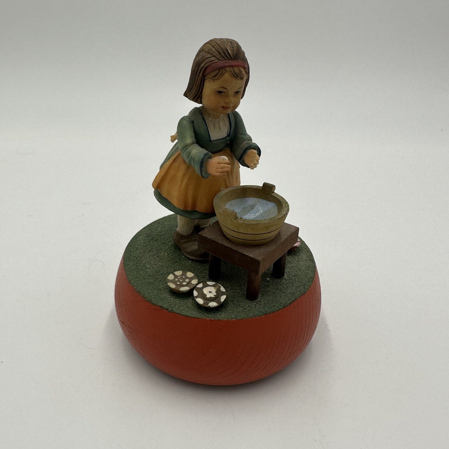 Anri Music Box Plays Raindrops Keep Falling On My Head Girl Washing Laundry