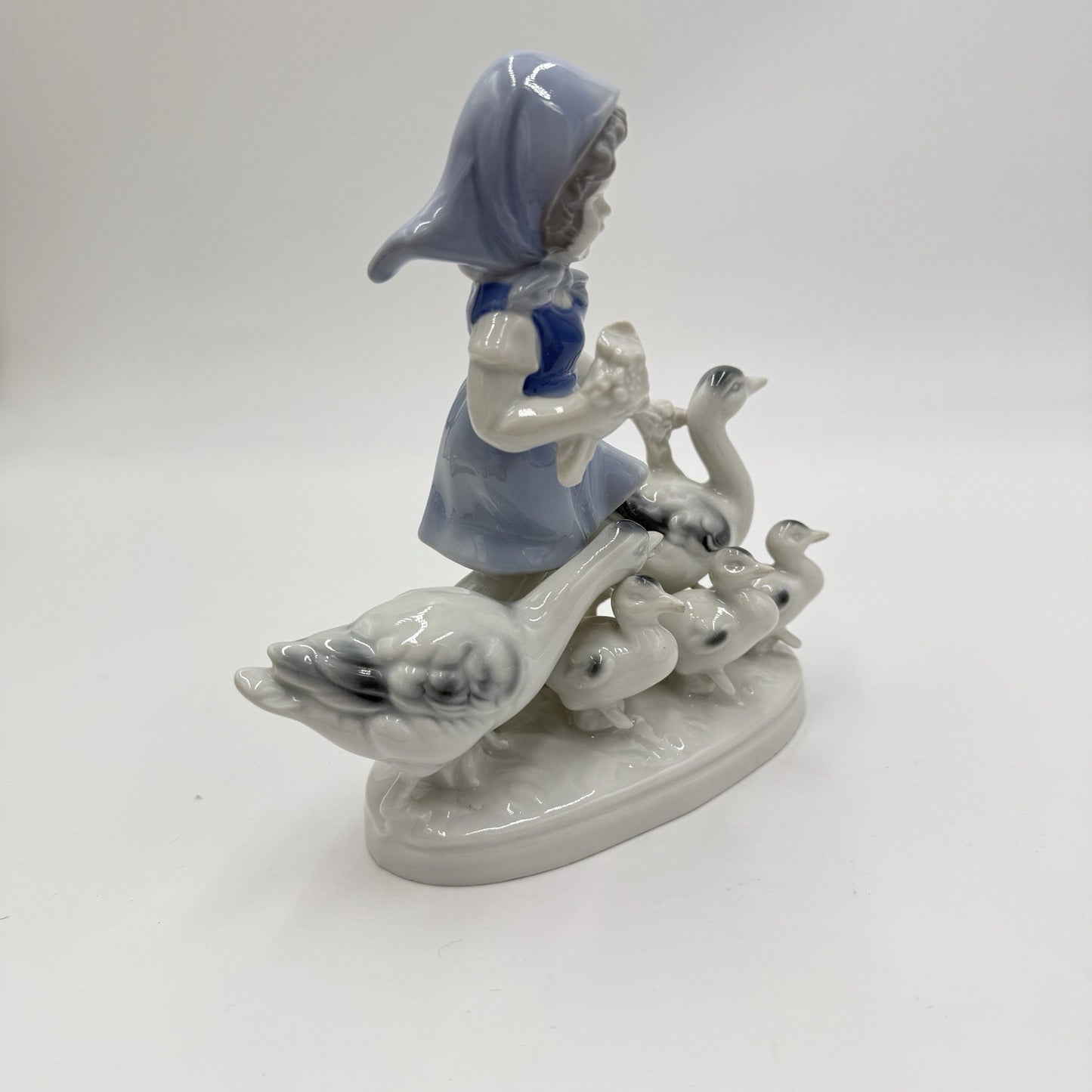 1940 Gerold Porzellan Bavaria Western Germany Figurine Girl W/ Geese Ducks