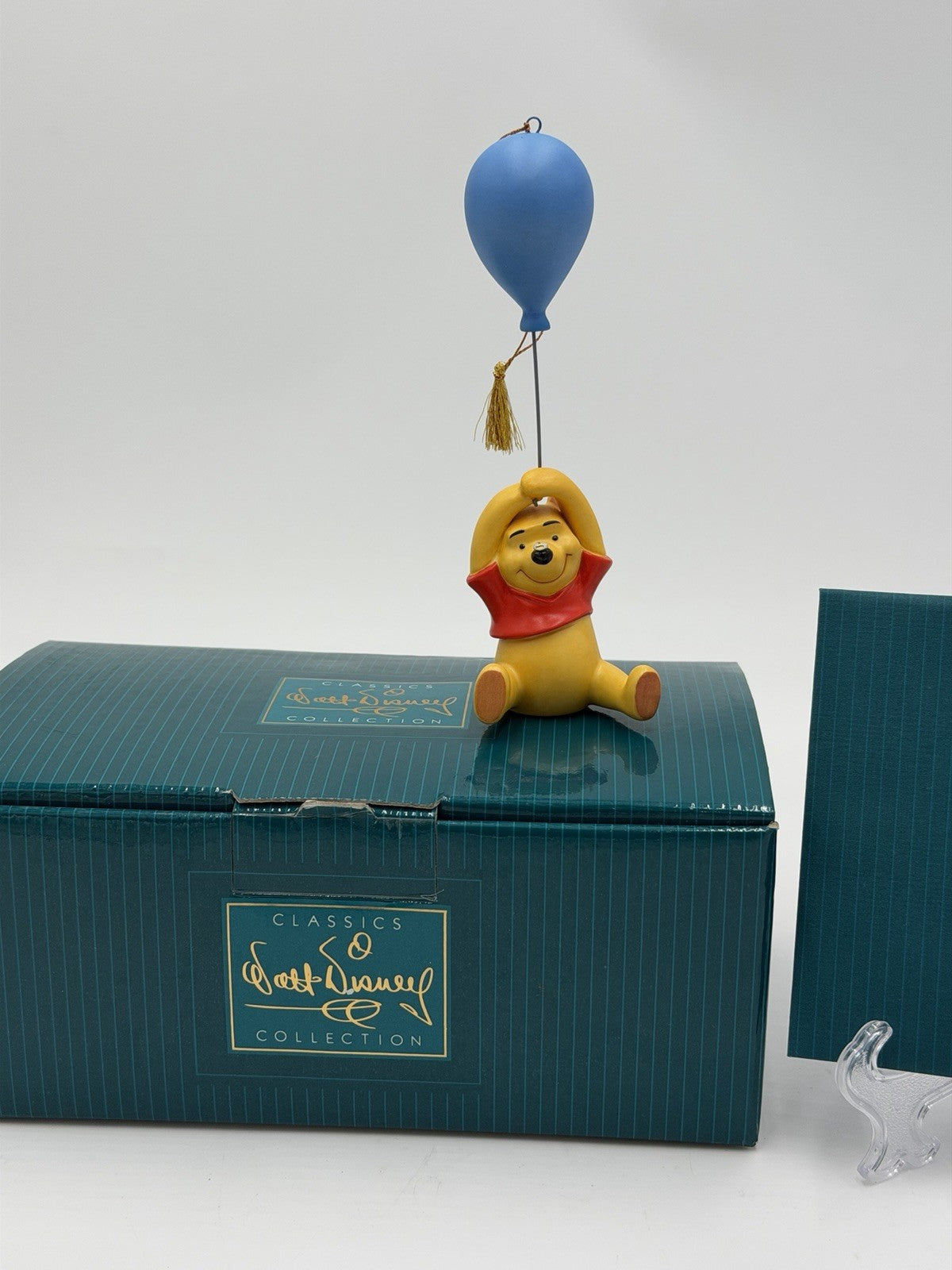 Walt Disney Classics Collection Up to The Honey Tree Winnie Pooh Ornament NIB