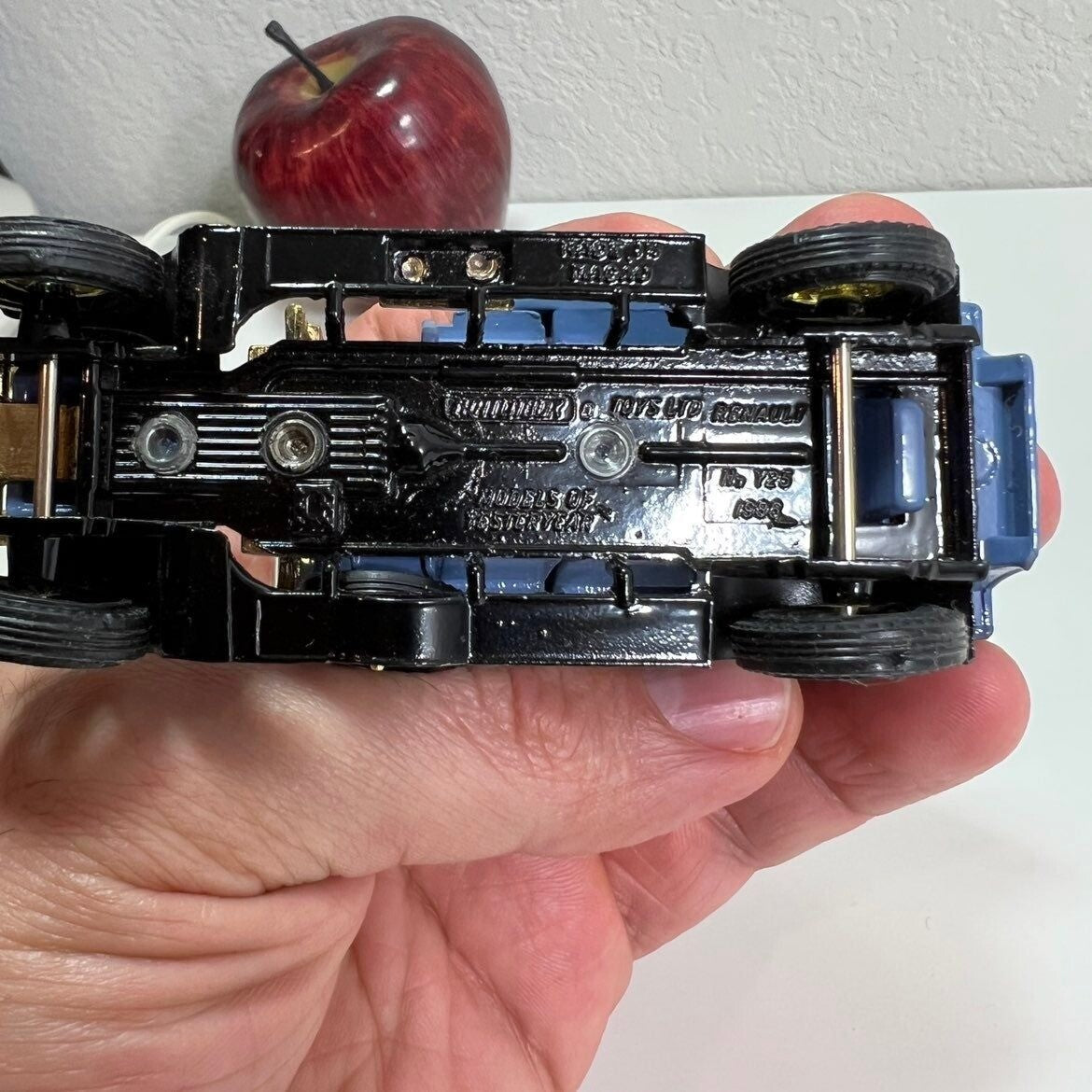 Matchbox Die-cast Y-25 1910 Renault Type Ag Models Of Yesteryear Truck  Toy Car