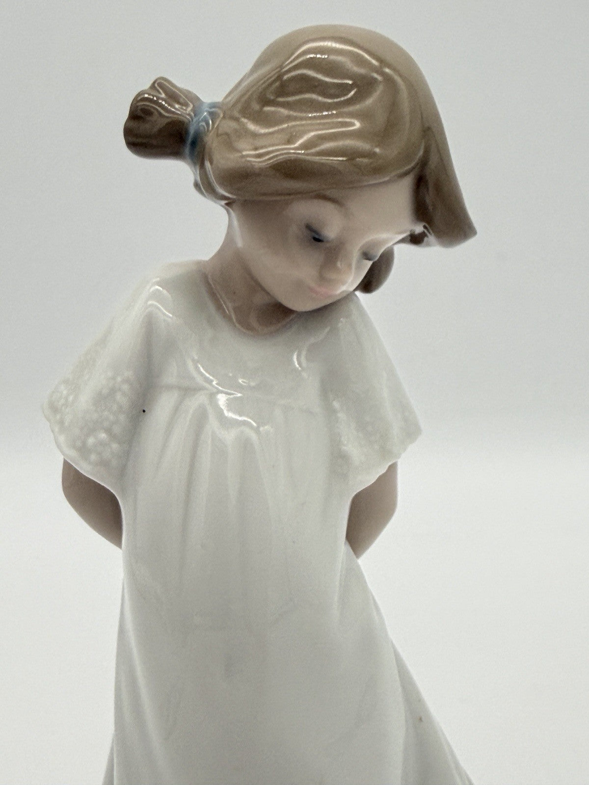 Nao by Lladro Spain Porcelain #1109 So Shy Little Girl Retired Figurine 8” Gloss