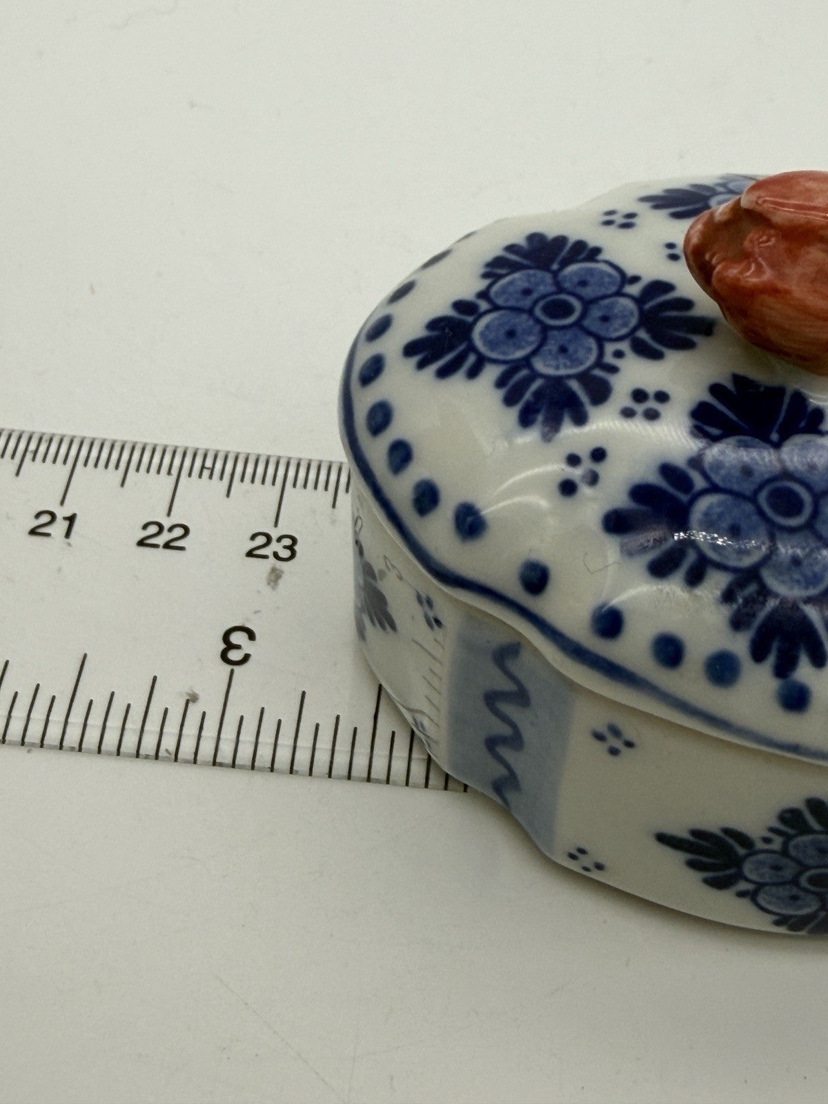 Delft Blue/white Pottery Holland red Tulip Ceramic Painted Trinket Box 2”x2.5”