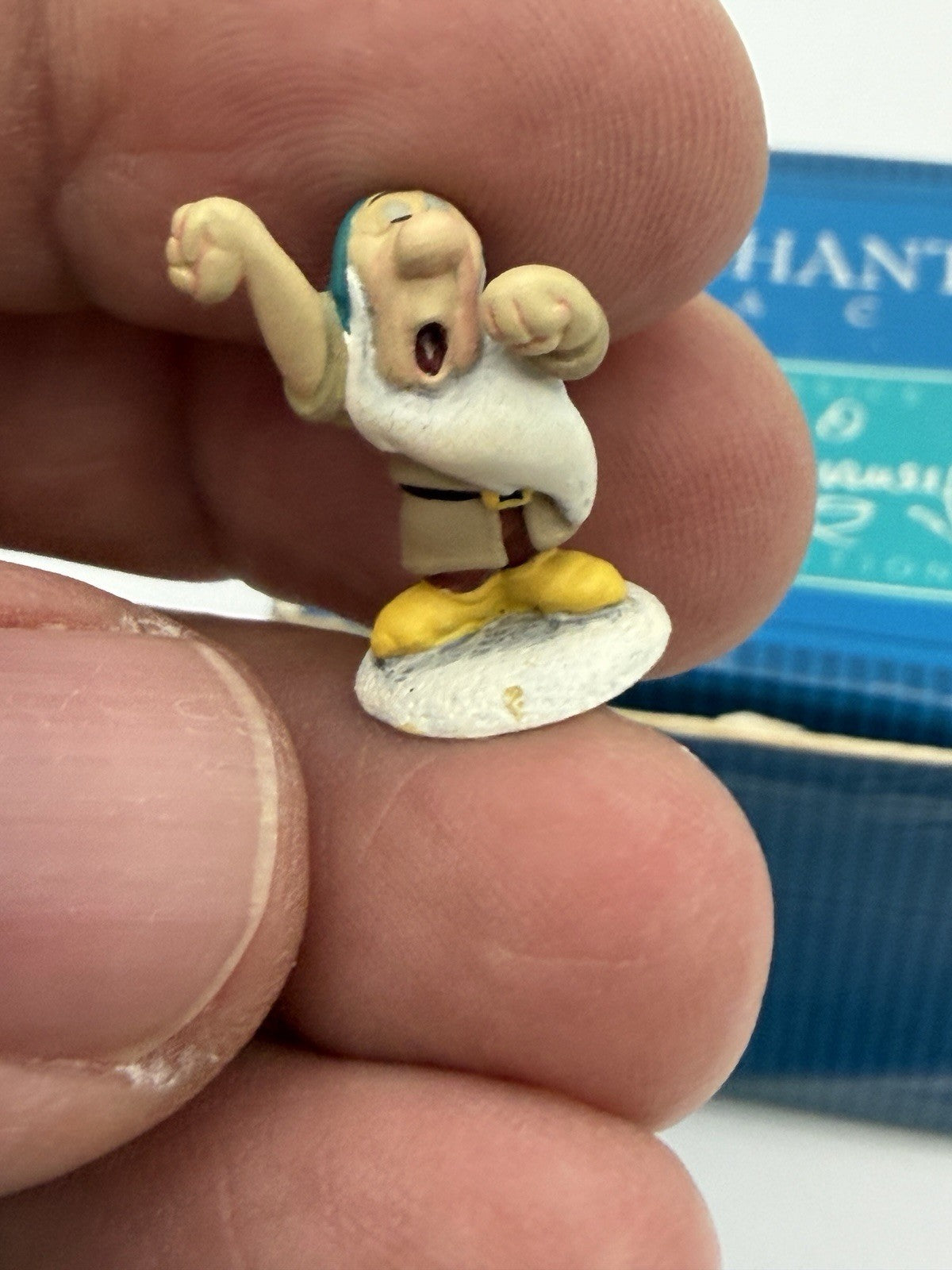 WDCC Enchanted Places Sleepy Dwarf Miniature Disney's Snow White Box Figurine