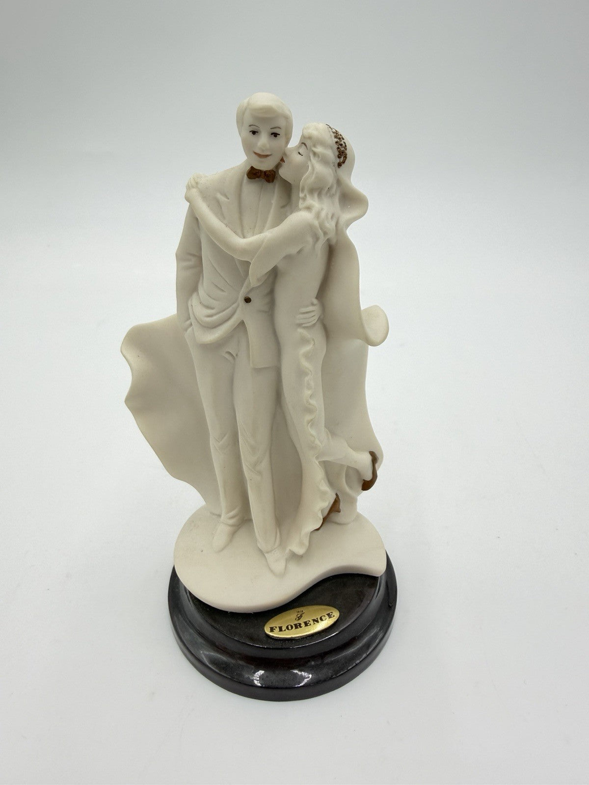 Giuseppe Armani Italy Bride Kisses Groom Miniature Figure 5” 1992 Cake Topper