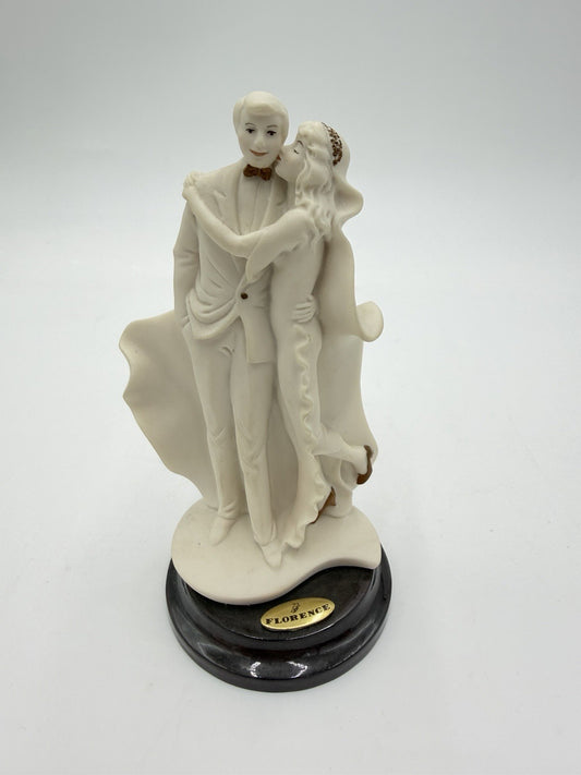 Giuseppe Armani Italy Bride Kisses Groom Miniature Figure 5” 1992 Cake Topper