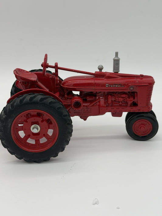 Ertl Farmall Super H 1/16 Diecast Farm Tractor 1988 Toy Diecast Red Wagon #2322