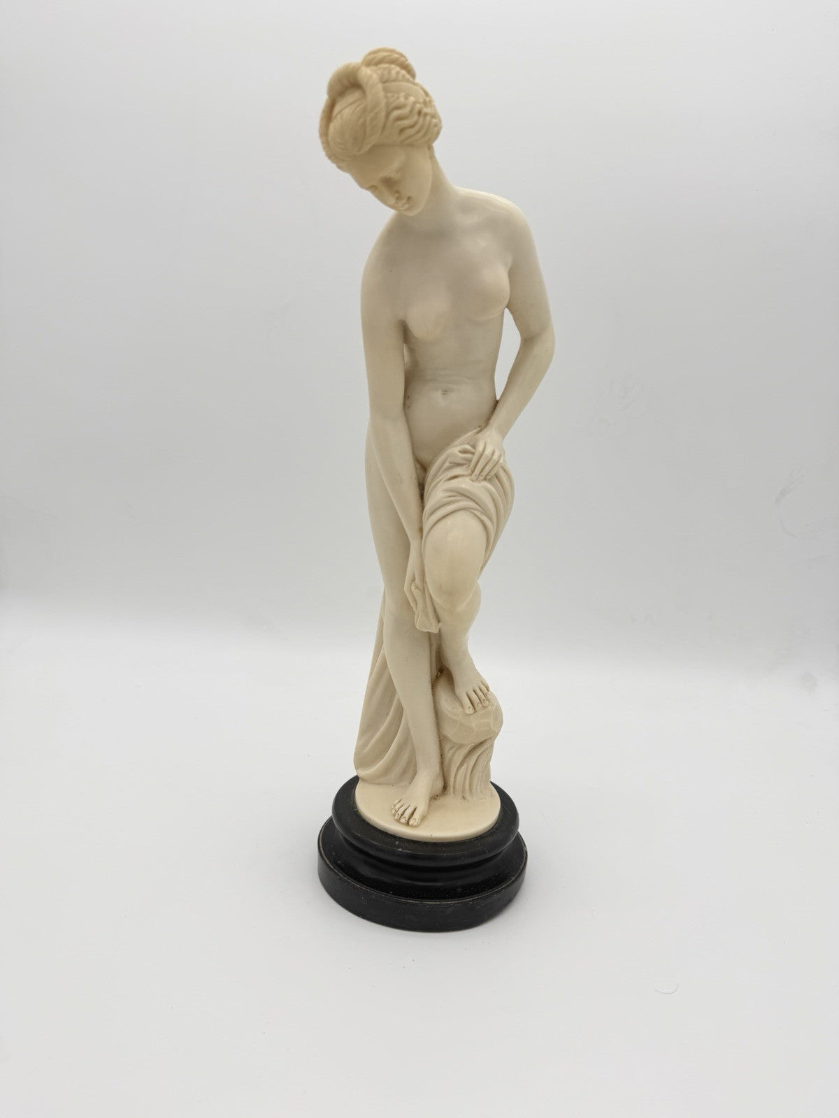 Vtg Santini Italy Venus Bathing Hand Carved Alabaster Marble 15”H Sculpture