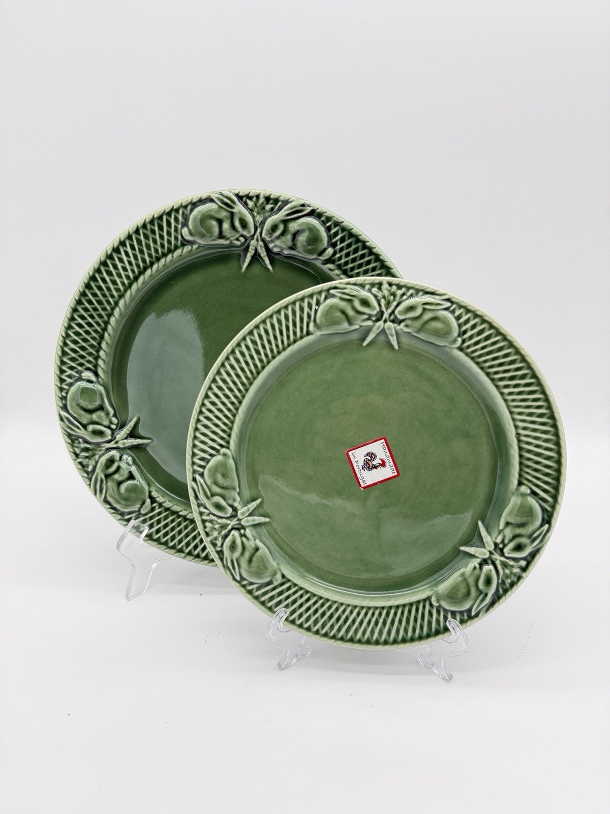 Bordallo Pinheiro Art Pottery Green Embossed Rabbits Bunny Dinner /dessert Plate