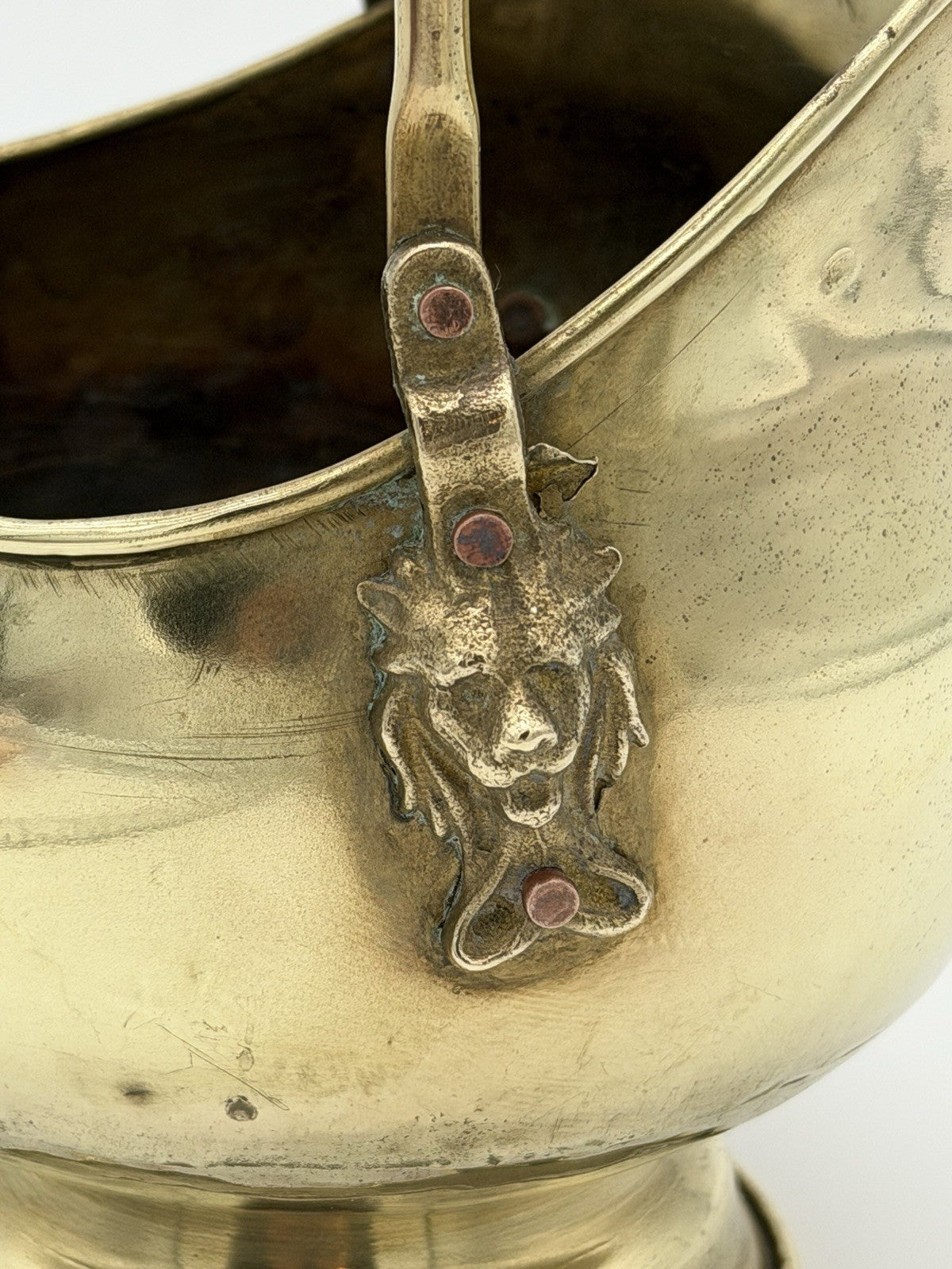 Vintage Delft Holland Brass Ash Scuttle Bucket Lion Head Porcelain Handle 9.5”H