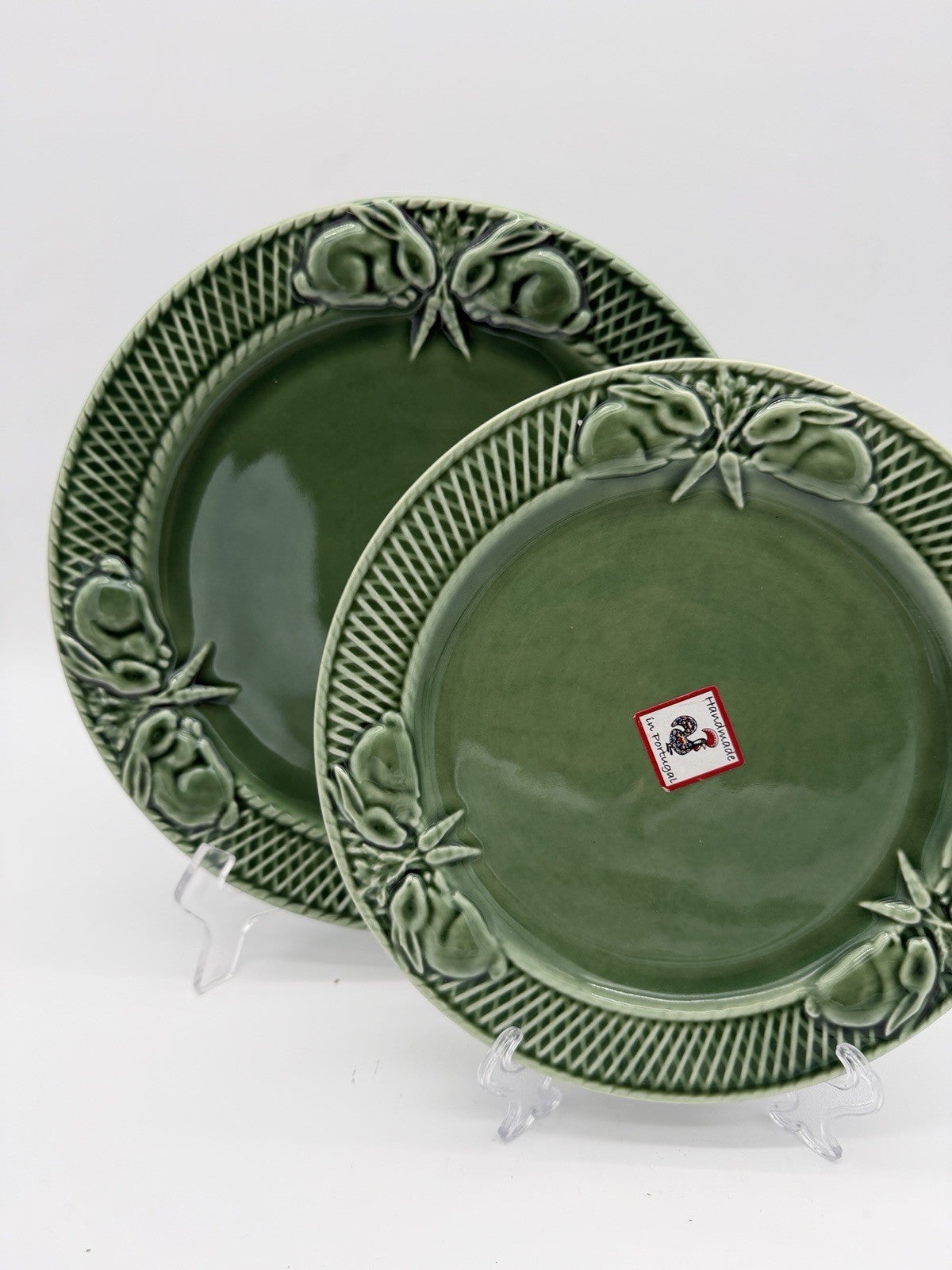 Bordallo Pinheiro Art Pottery Green Embossed Rabbits Bunny Dinner /dessert Plate