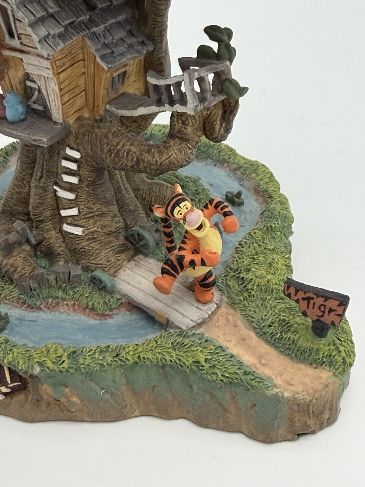 Danbury Mint Disney Tigger’s House Winnie the Pooh Figurine 5”H