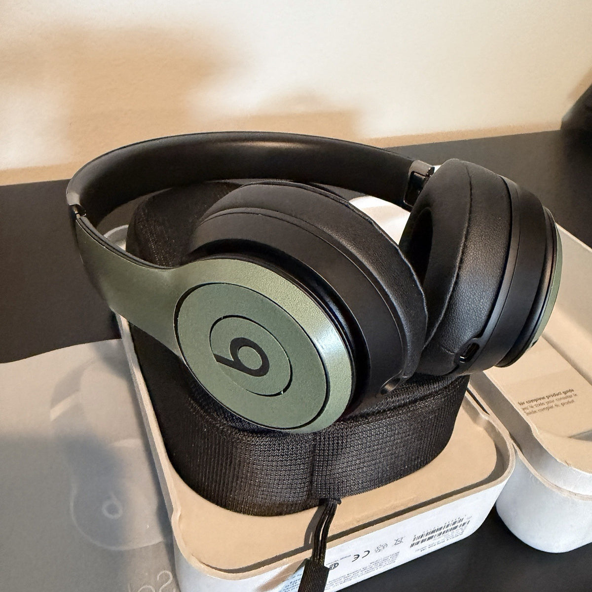 Beats Solo4 Wireless On-Ear Headphones Bluetooth Headphones - Olive Green
