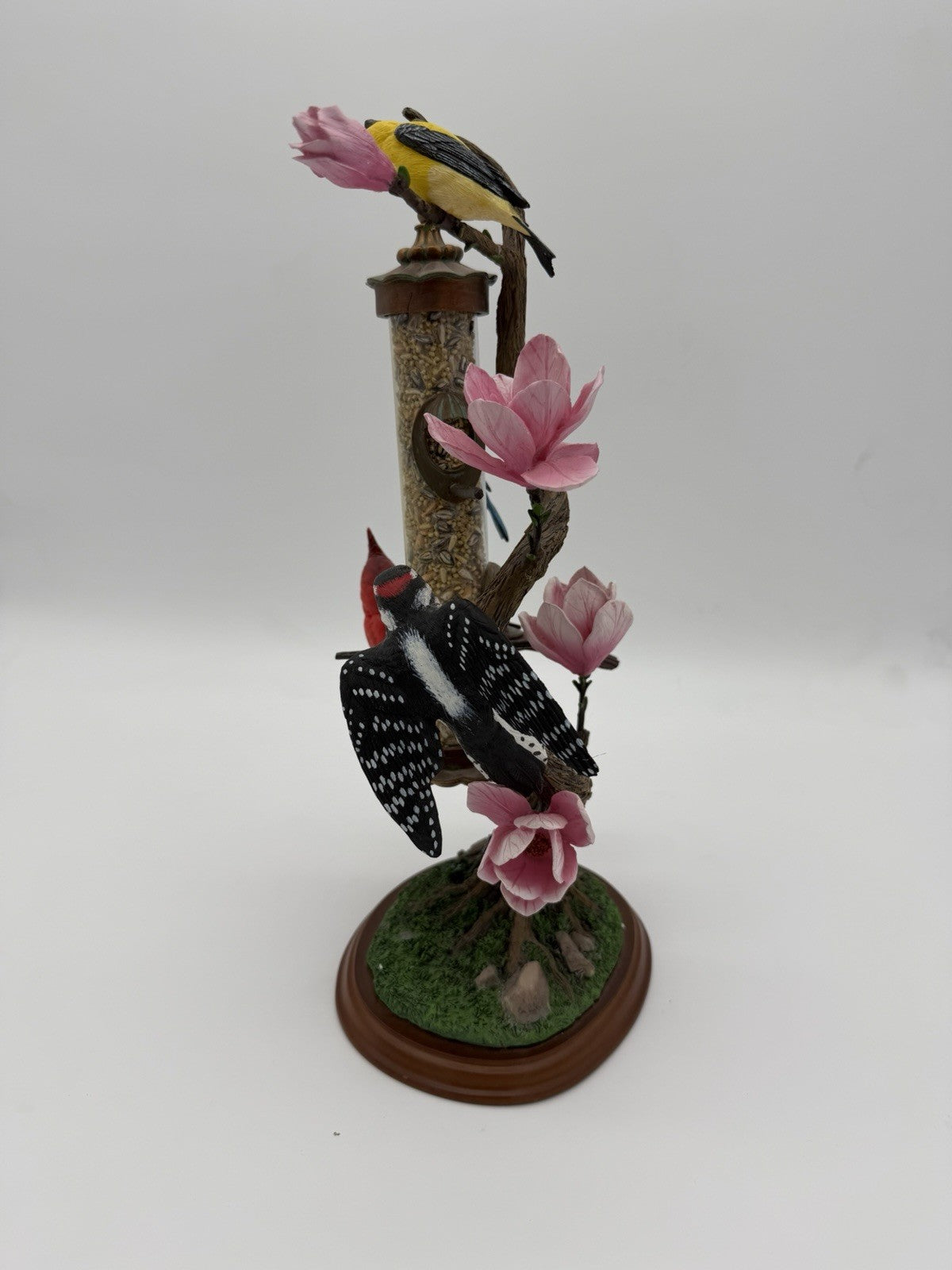 Danbury Mint Backyard Splendor By Bob Guge Feeder 12”H Birds Sculpture Painted