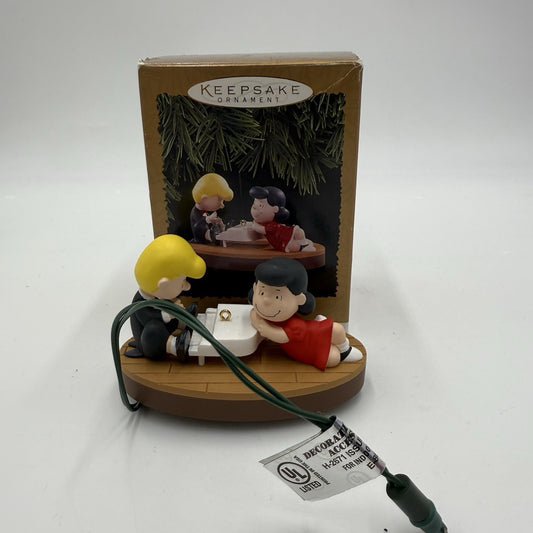 Hallmark Keepsake 1999 Peanuts Schroeder & Lucy Piano Animated Magic Ornament