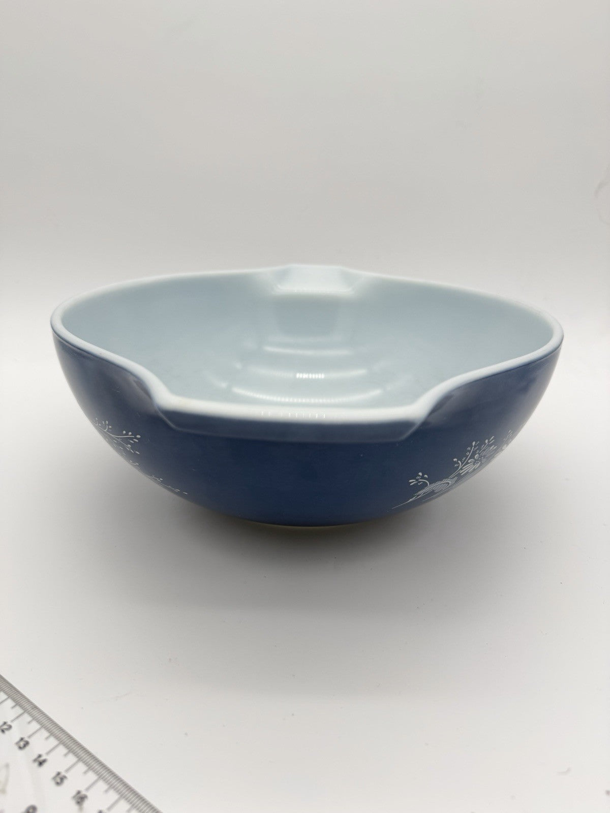 Vintage 4-Qt Pyrex Cinderella Nesting Bowl Colonial Mist Daisy Blue White #444
