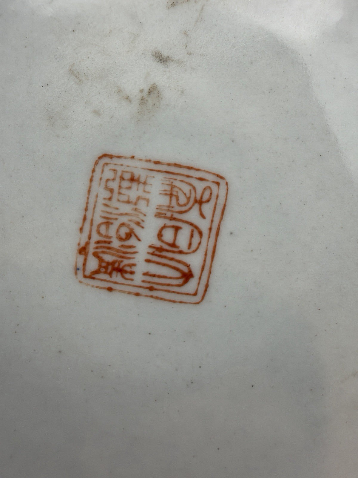 Antique Chinese hexagonal brush Porcelain Da Qing Tongzhi Nian Zhi Peaches Vase