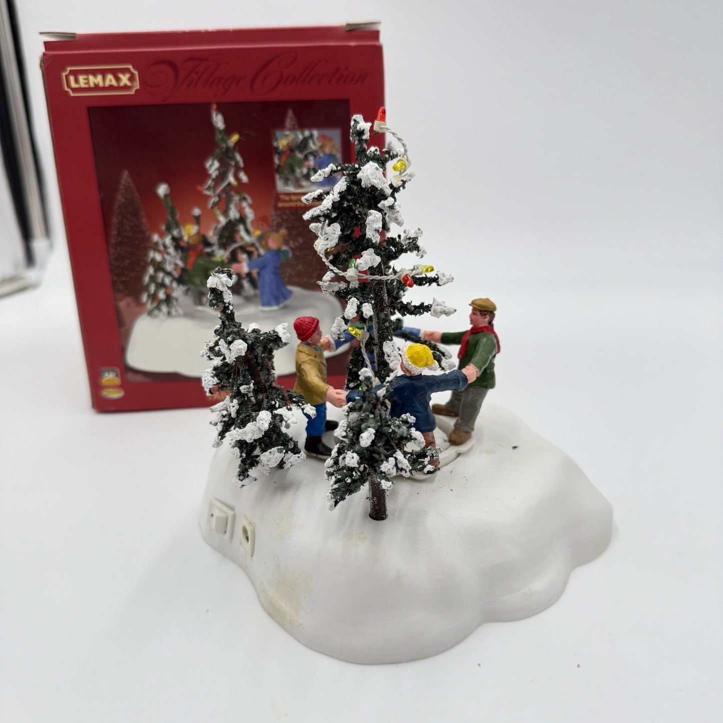 LEMAX Village Collection 2004 : Merry Christmas Tree #44190 - Animated & Lighted