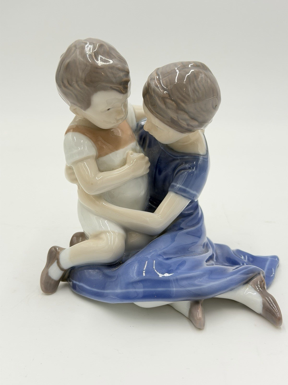 B & G Bing Grondahl  Boy & Girl Sibling Love 1568 Porcelain Figurine Denmark