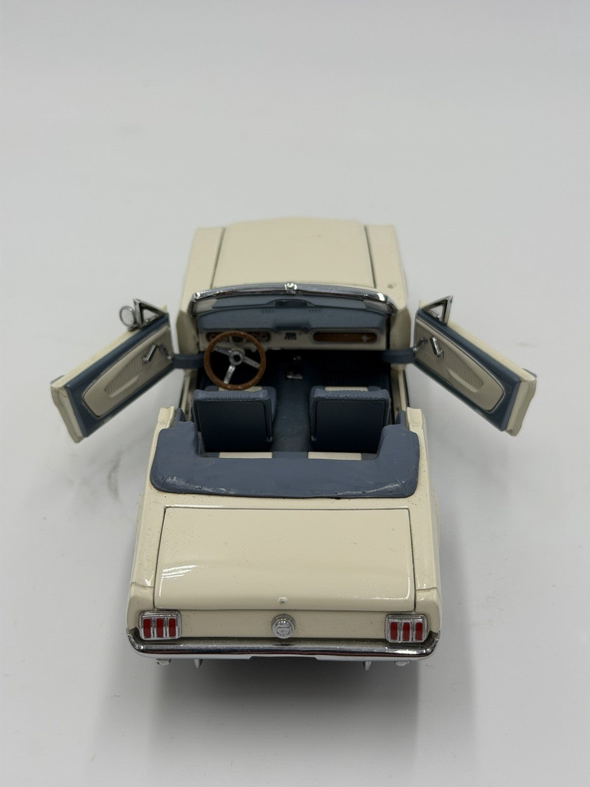 DANBURY MINT 1966 Ford Mustang Convertible 1/24 Diecast Metal Car  Beige