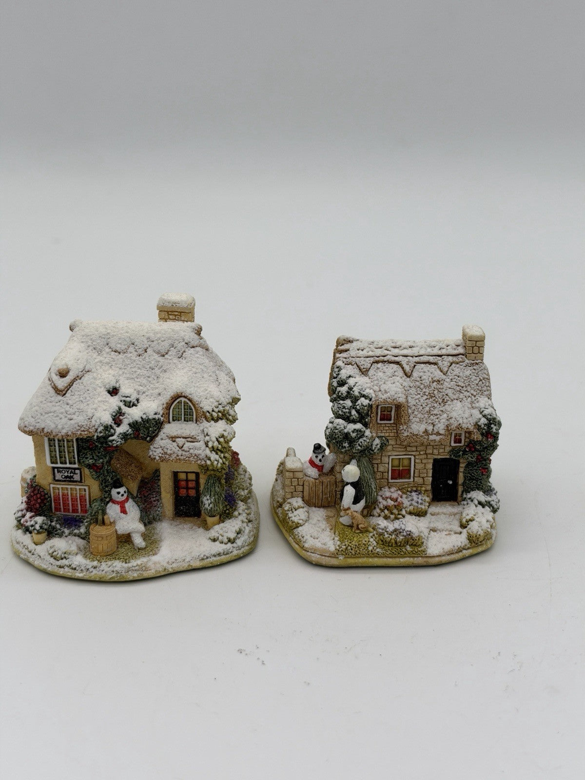Lilliput Lane Winter Warmer cottage Ice to Meet You 2001 England Figurines 2”
