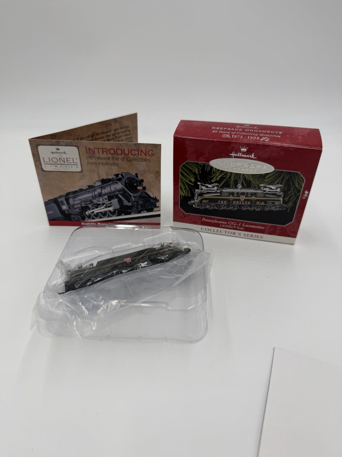 Hallmark Pennsylvania GG-1 Locomotive Lionel Train Ornament 1998 Diecast Sealed