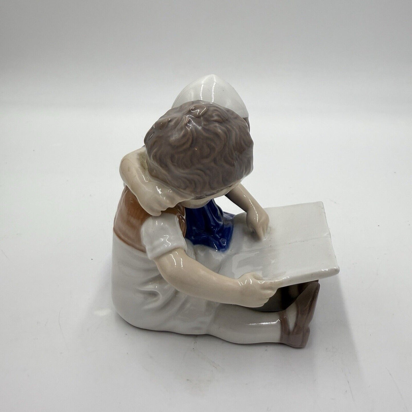 Vintage Bing Grondahl  Boy Girl Reading Figurine 402 Royal Copenhagen