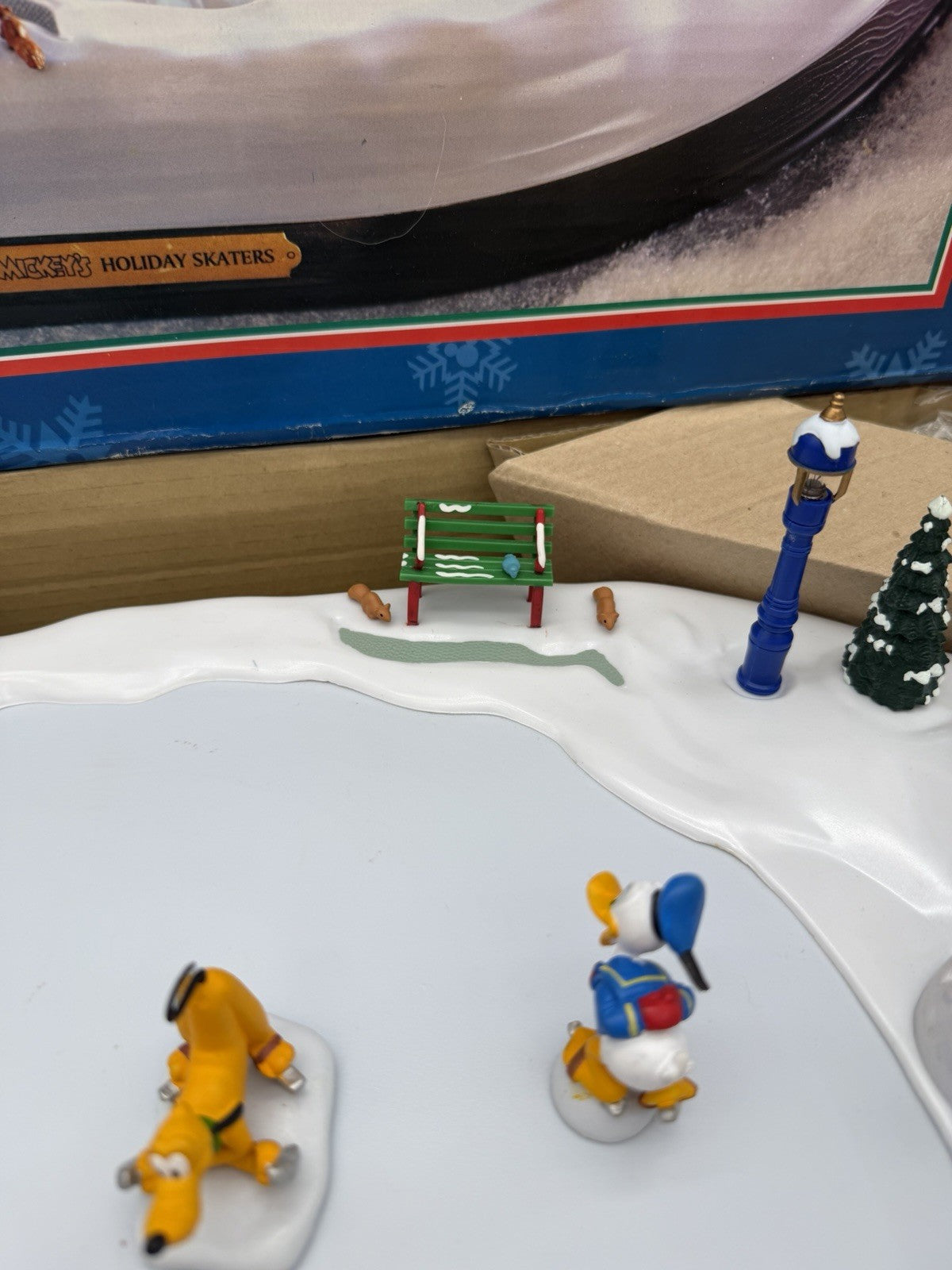 Mr Christmas 1996 Disney Mickeys Holiday Skaters Ice Skating Pond Rink Complete