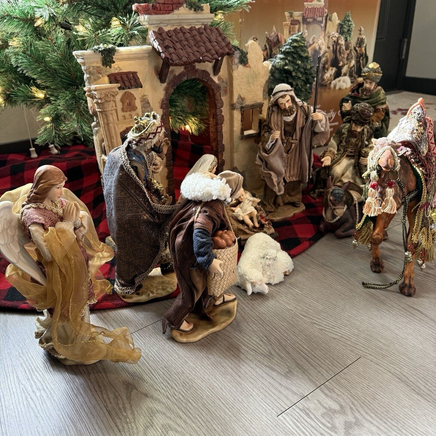 Member Mark 2007 Nativity 13 PCs Set Holiday Collection Hand Painted Porcelain