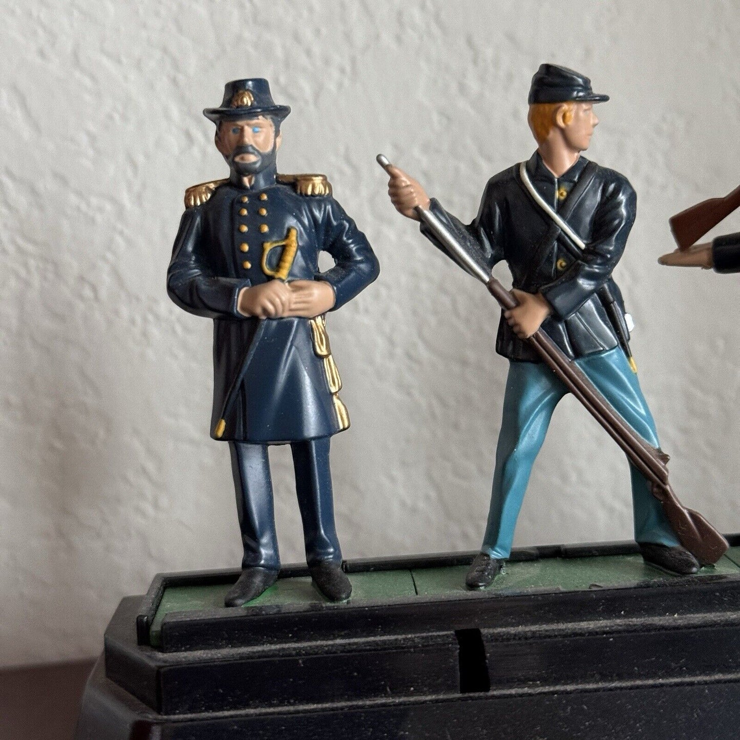 Vintage Blue Box Toys Metal Soldiers Figurines 4 Pieces Set With Stand