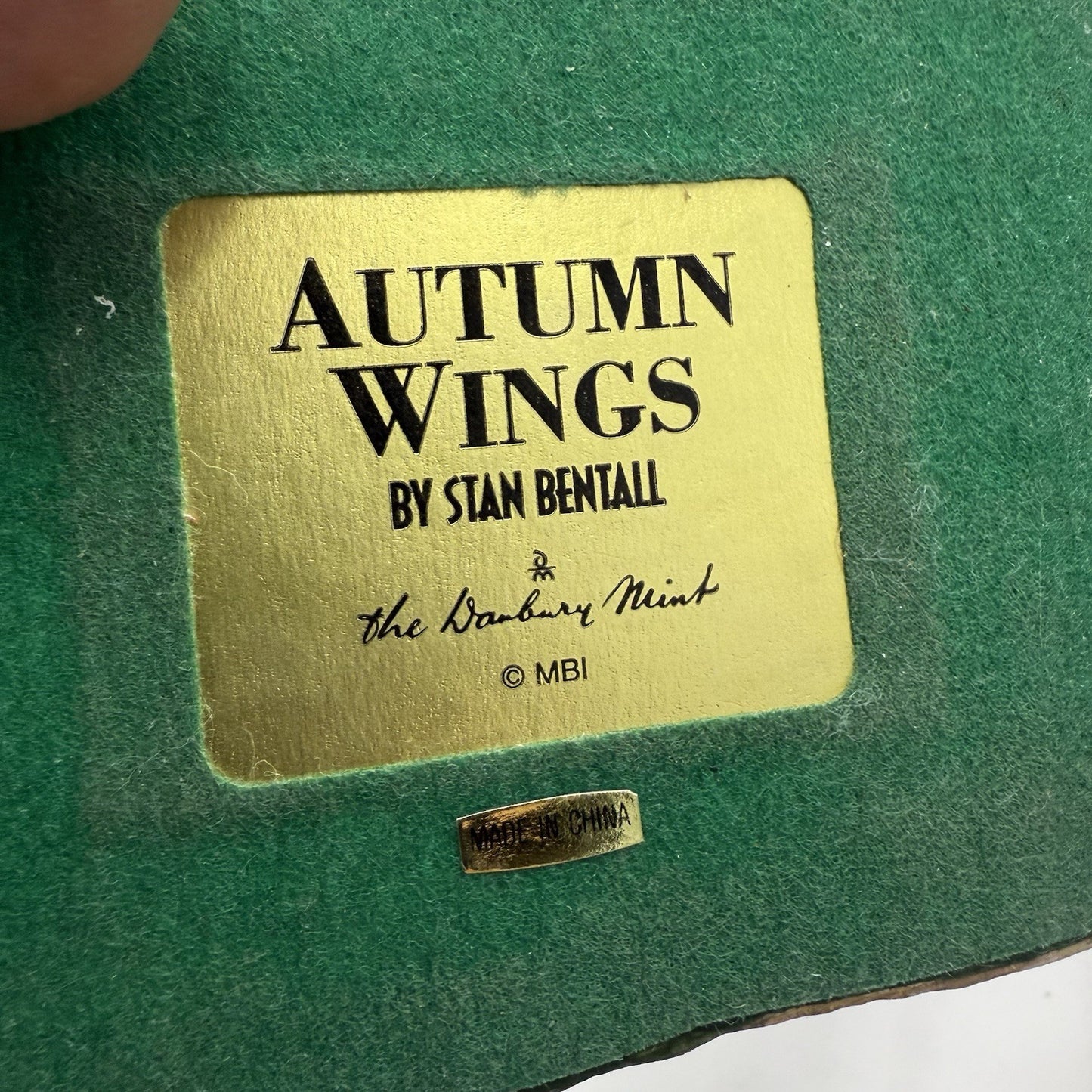 The Danbury Mint Autumn Wings Hunting Dog  Signed Stan Bentall Sculpture 8”x12”