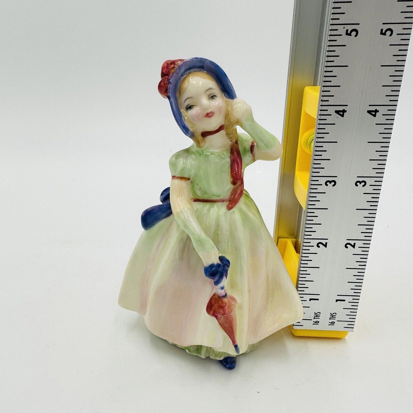 Royal Doulton Figurine Babie England Porcelain Handwritten Number HN1679 Lady