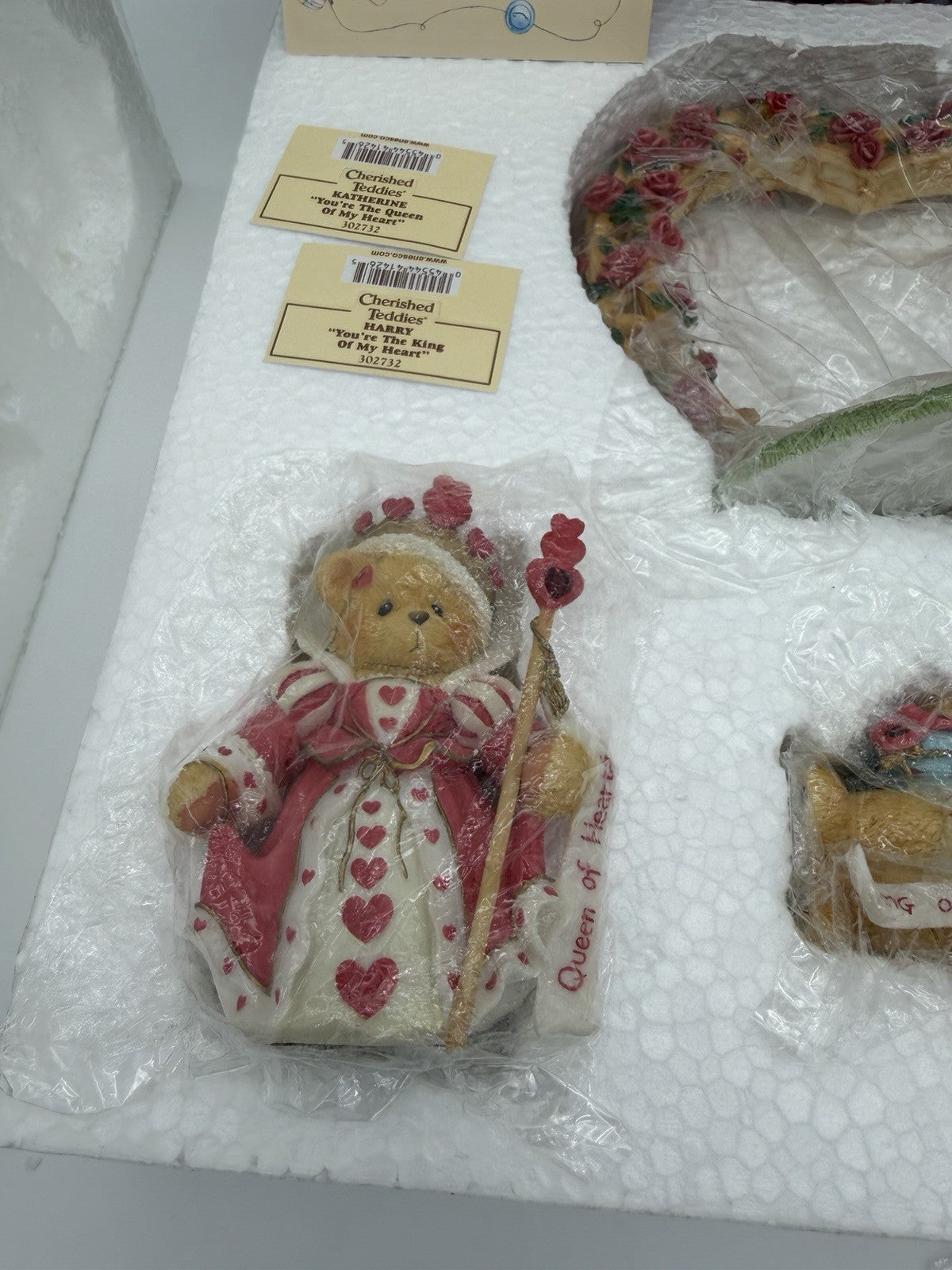 Cherished Teddies King & Queen of Hearts Trellis Display Resin Bear Figurine NIB