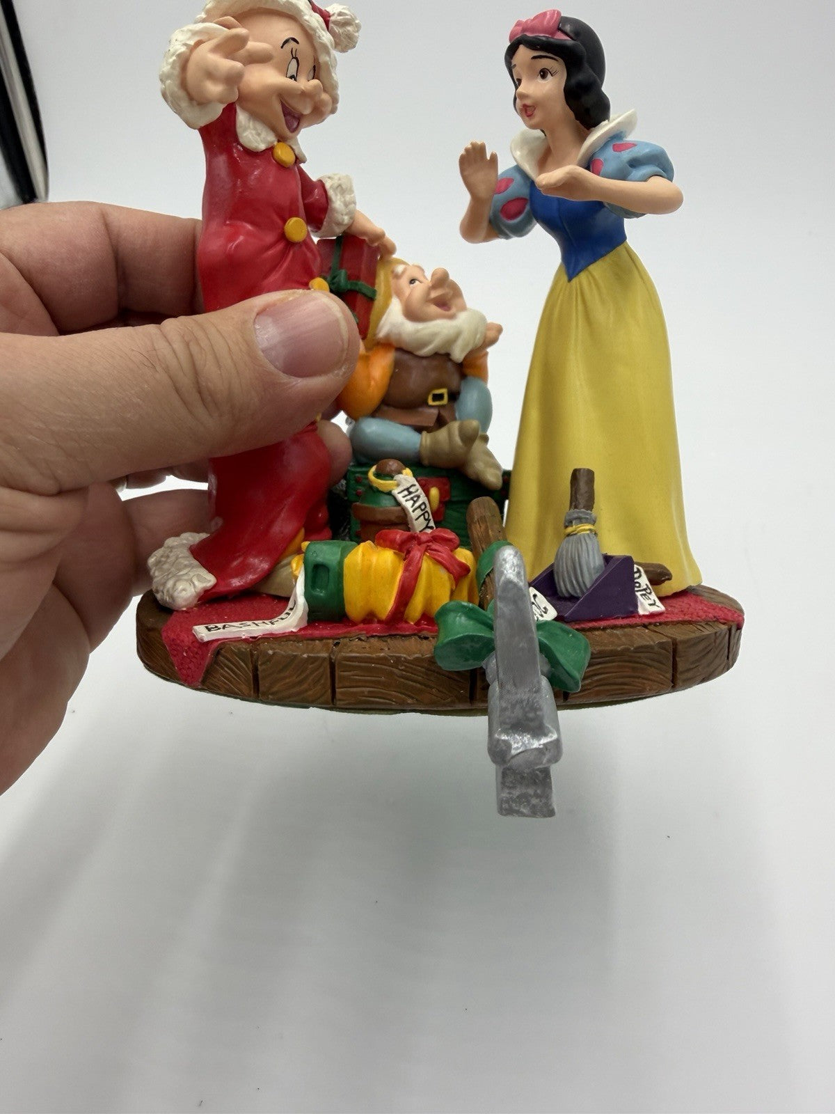Disney Snow White & 7 Dwarfs 1999 Santas Best Stocking Hanger Vintage 6”H