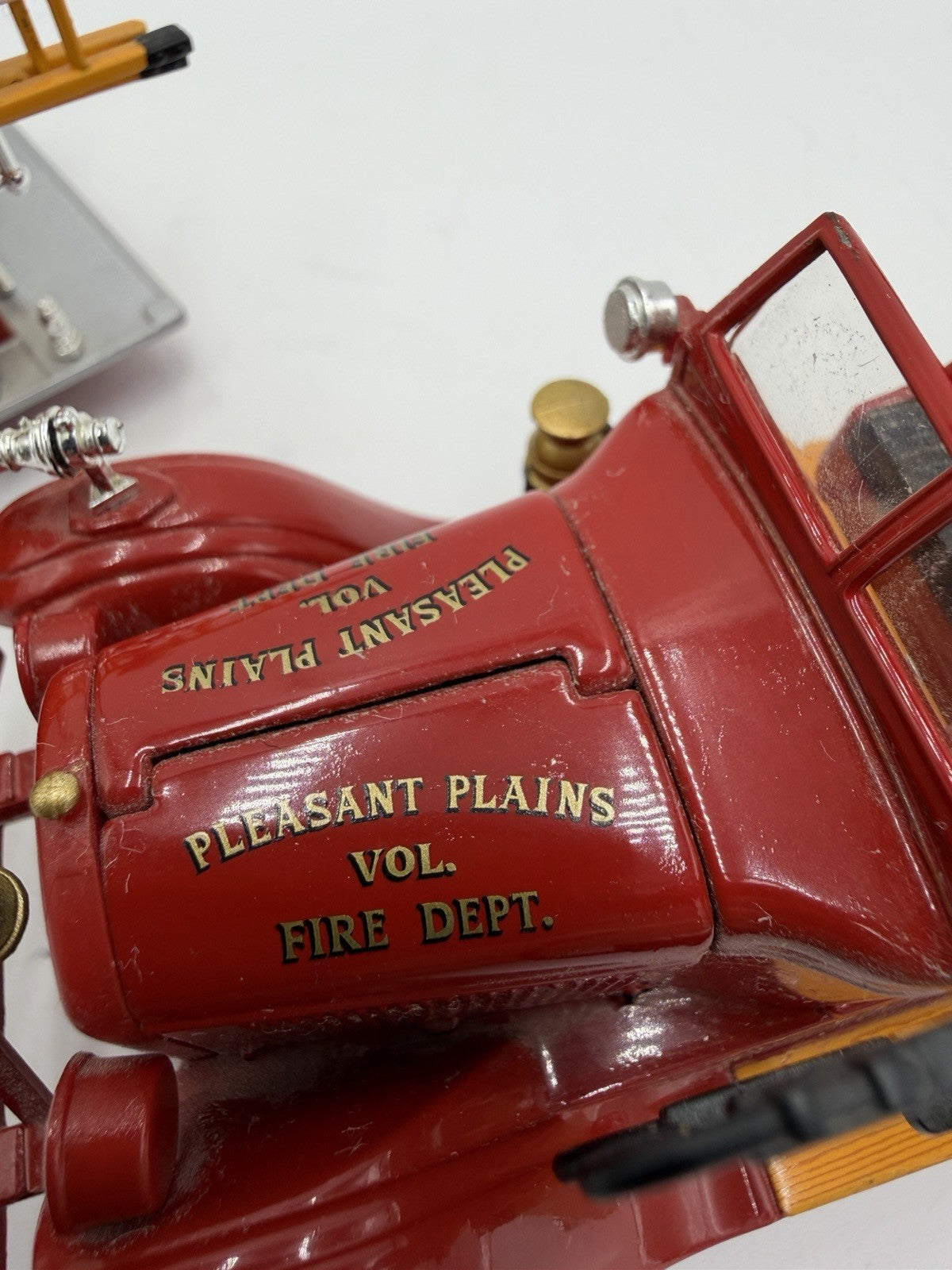 Signature Models 1928 DieCast REO Fire Engine Red 1/32 &Chicago Fire dept 2 Pcs