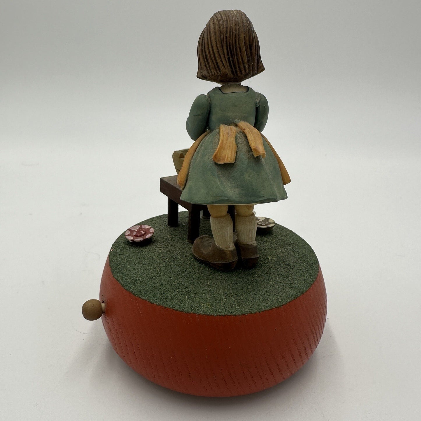 Anri Music Box Plays Raindrops Keep Falling On My Head Girl Washing Laundry