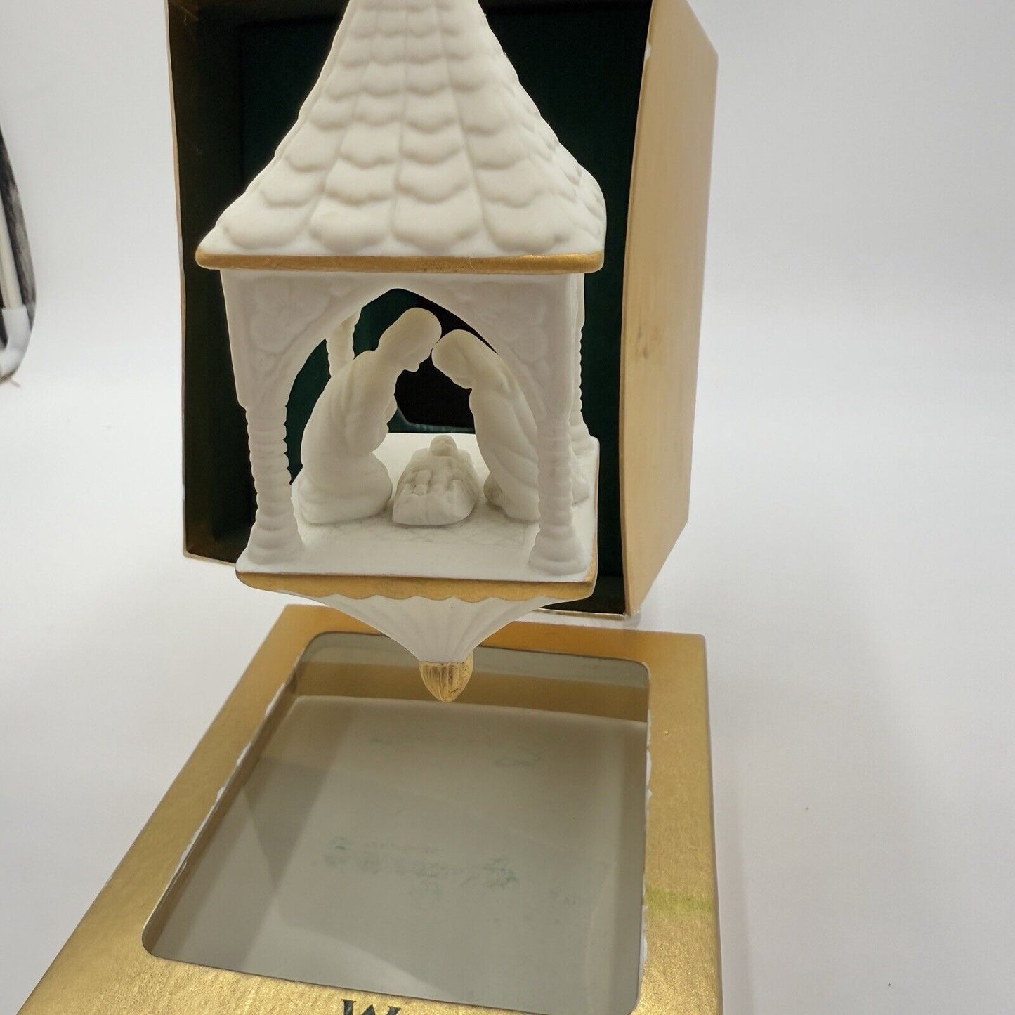 Wedgwood  jasperware White Nativity Christmas Ornament Vintage Box Figurine