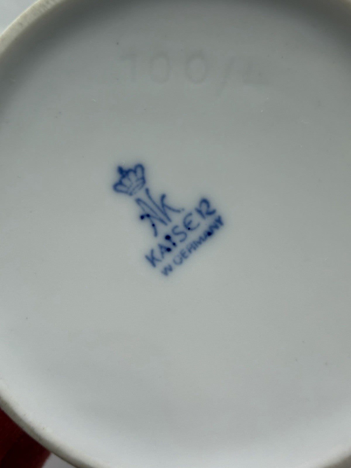 Vintage Large Kaiser Porcelain Germany White Swirl Coffee Pot 9.5”H