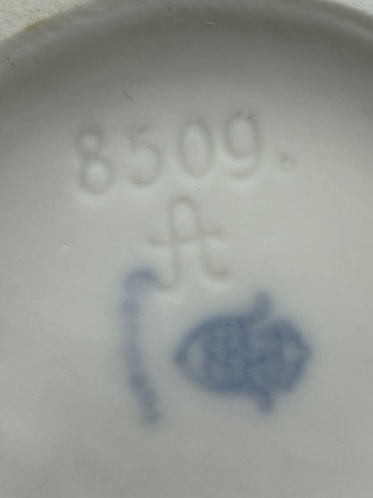 Antique Unterweissbach Germany Porcelain Bullfinch Bird Figurine 5”H #8509 Model