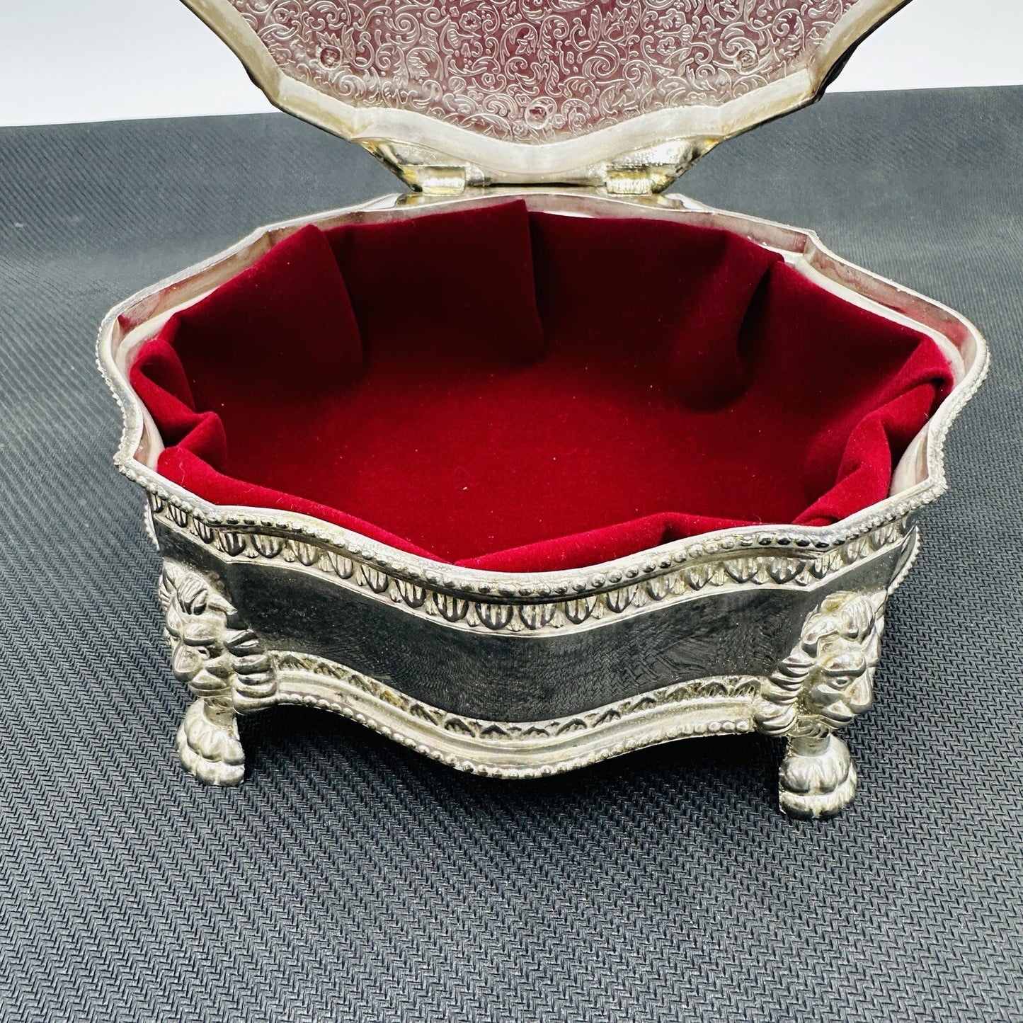 MCM Vintage Dieu Et Mon Droit British Royal Crest Silver Plate Jewelry Box