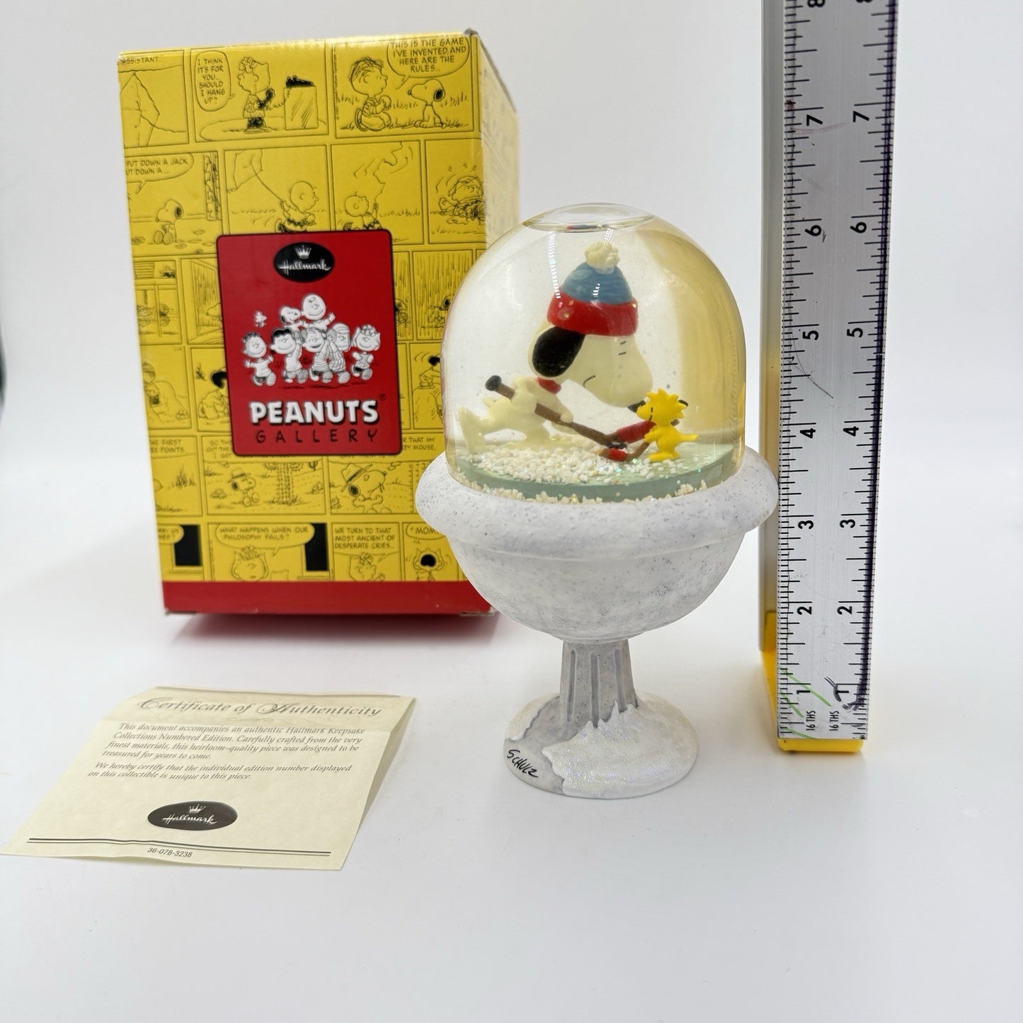 Rare Hallmark Peanuts Gallery Snow globe Winter Games 2001 Box/COA 7”