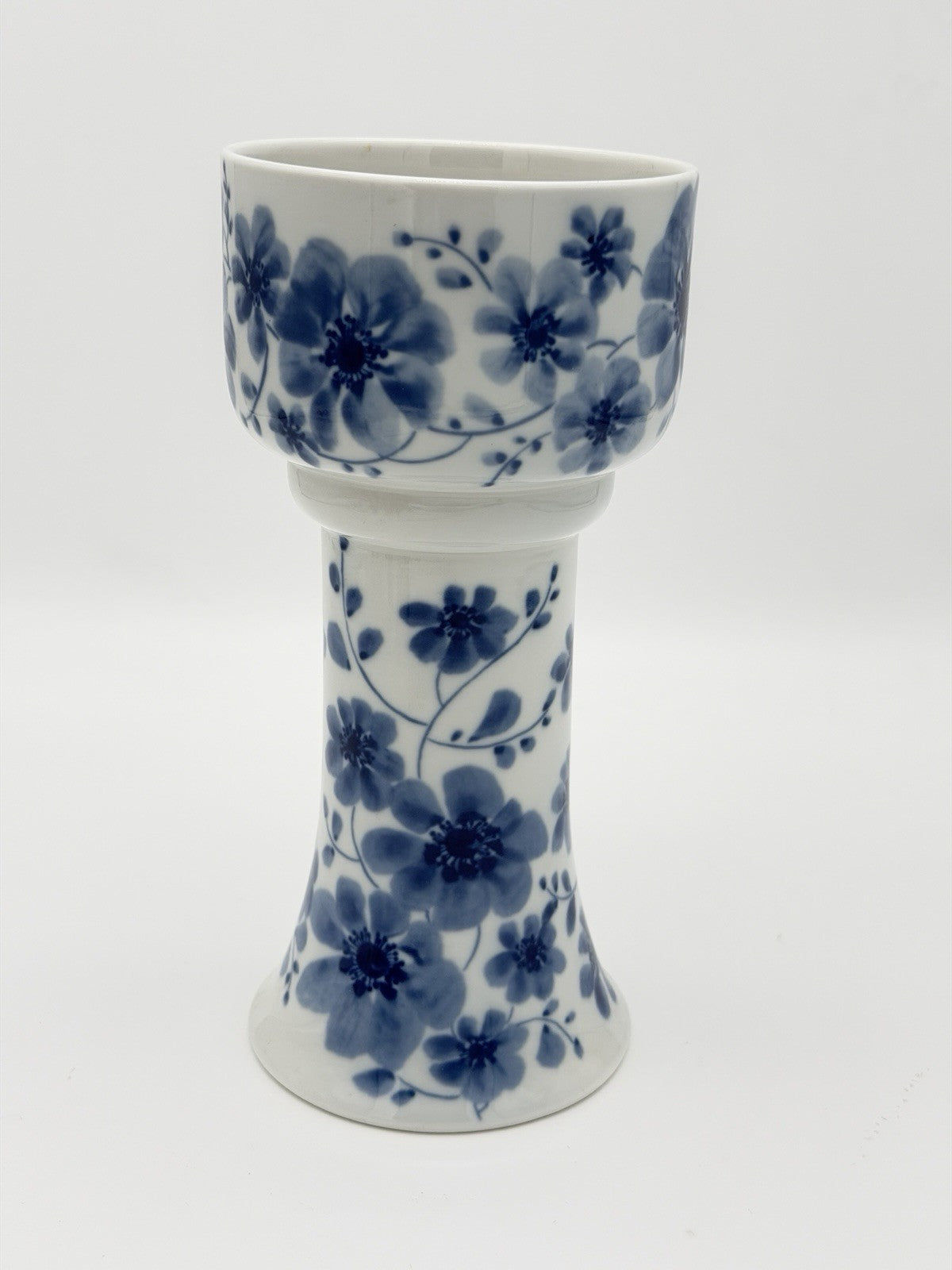 Wallendorf German Porcelain Blue White Floral #2251 Echt Kobalt 8.5” Vase Vtg