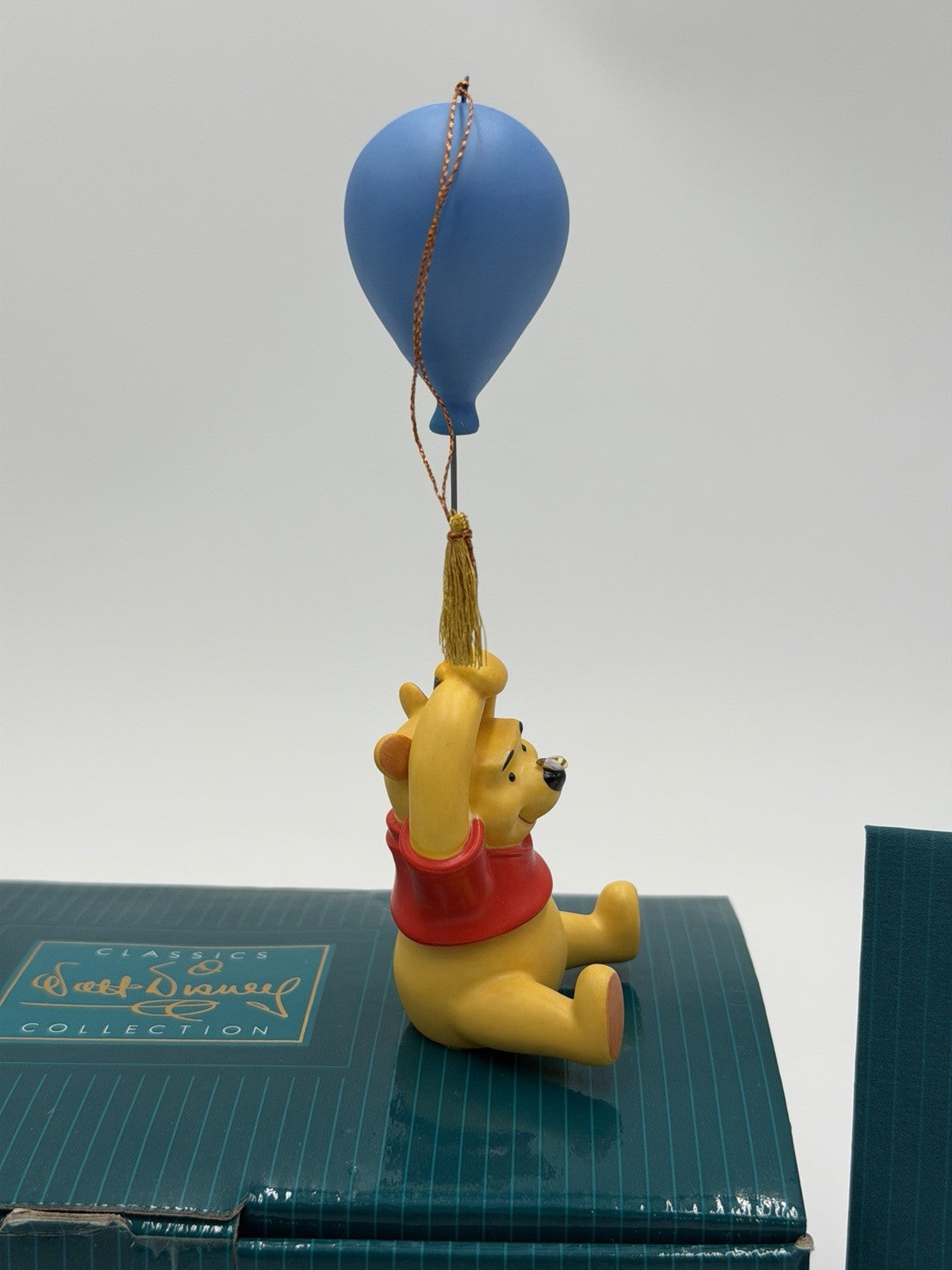 Walt Disney Classics Collection Up to The Honey Tree Winnie Pooh Ornament NIB